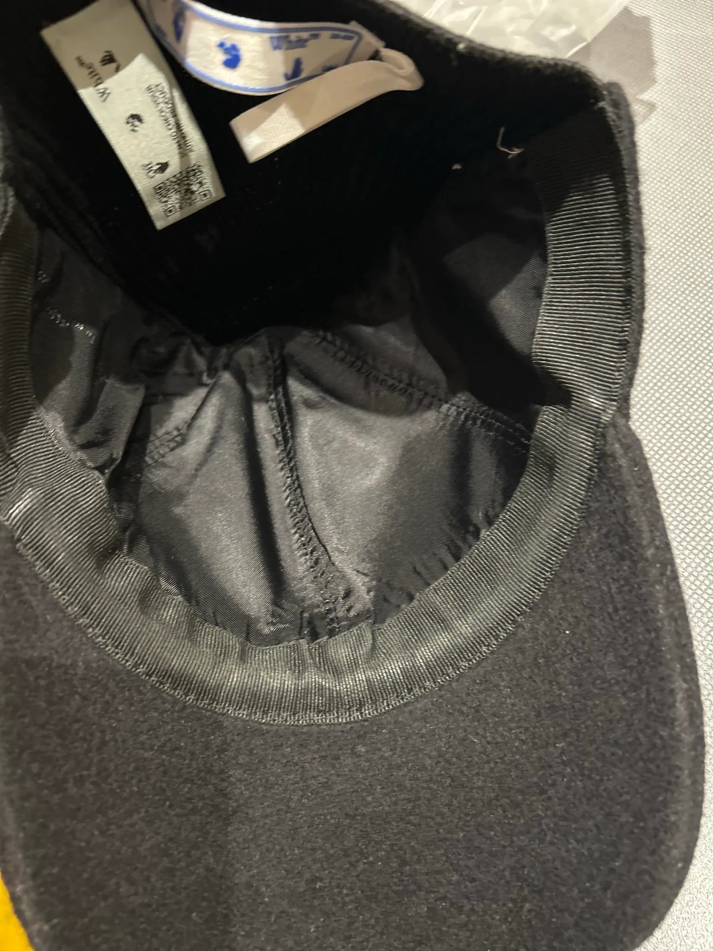 Off-White-ullkeps NWOT