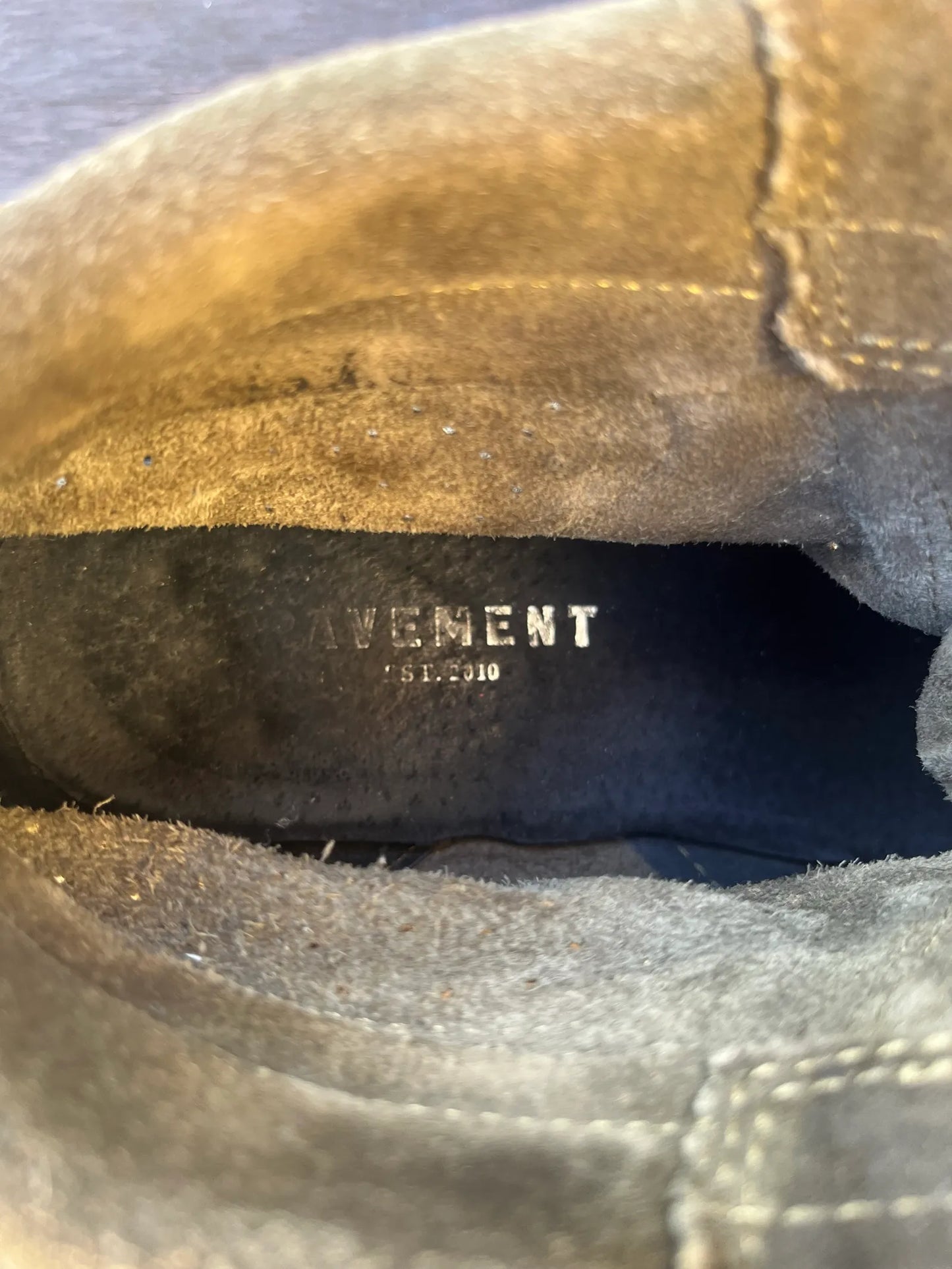 Pavement Vibe Sneakers