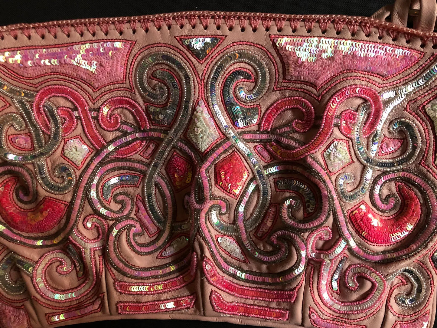 Buba-skinnkuvertväska