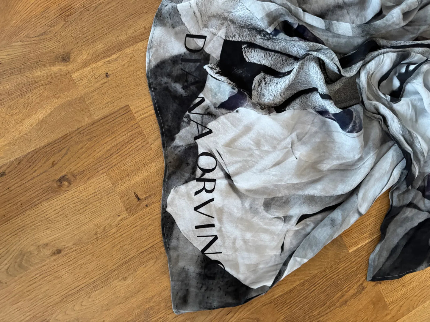 Diana Orving-sjal NWOT