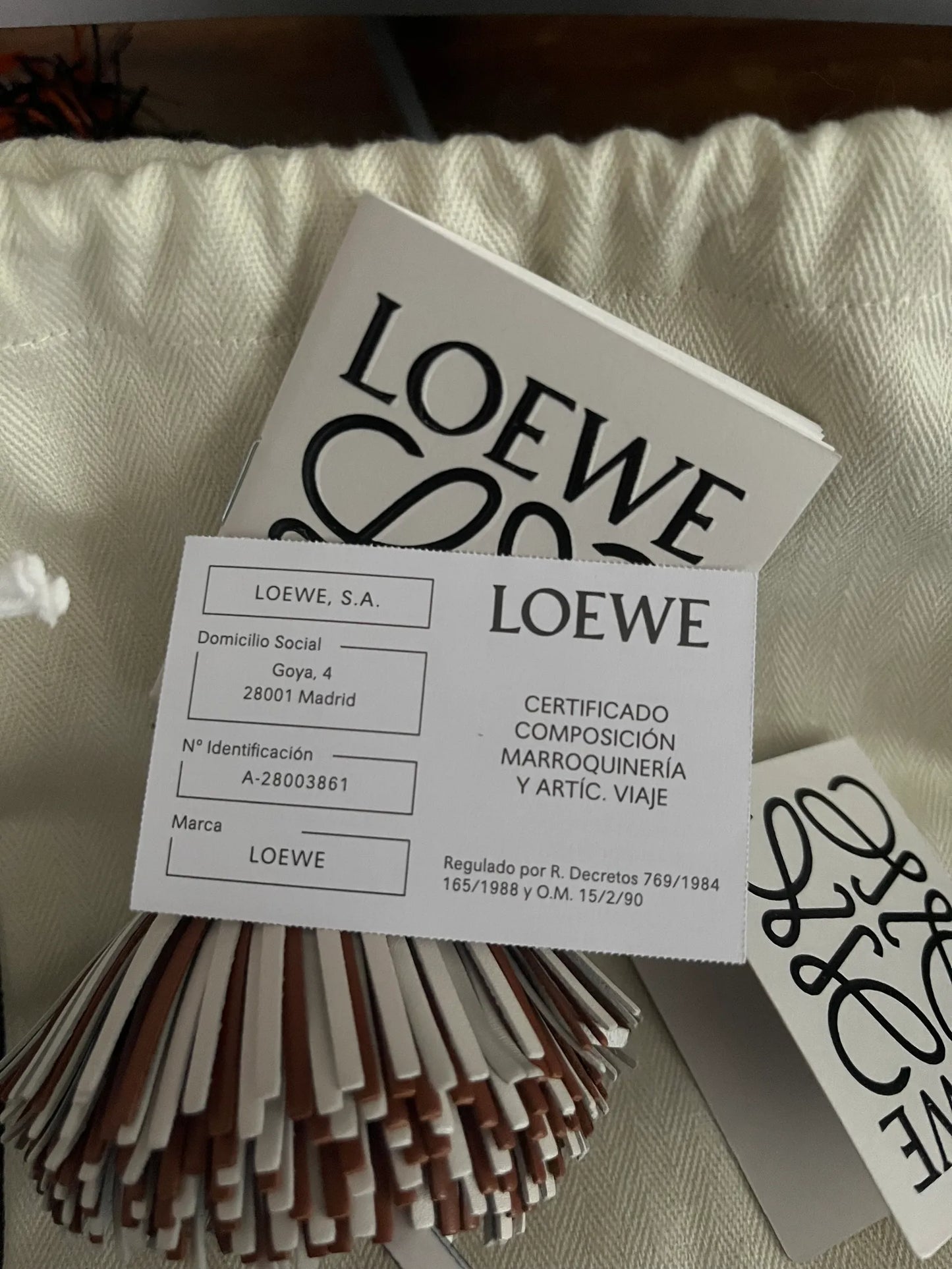 Loewe Tassel charm calfskin-skinnbrosch