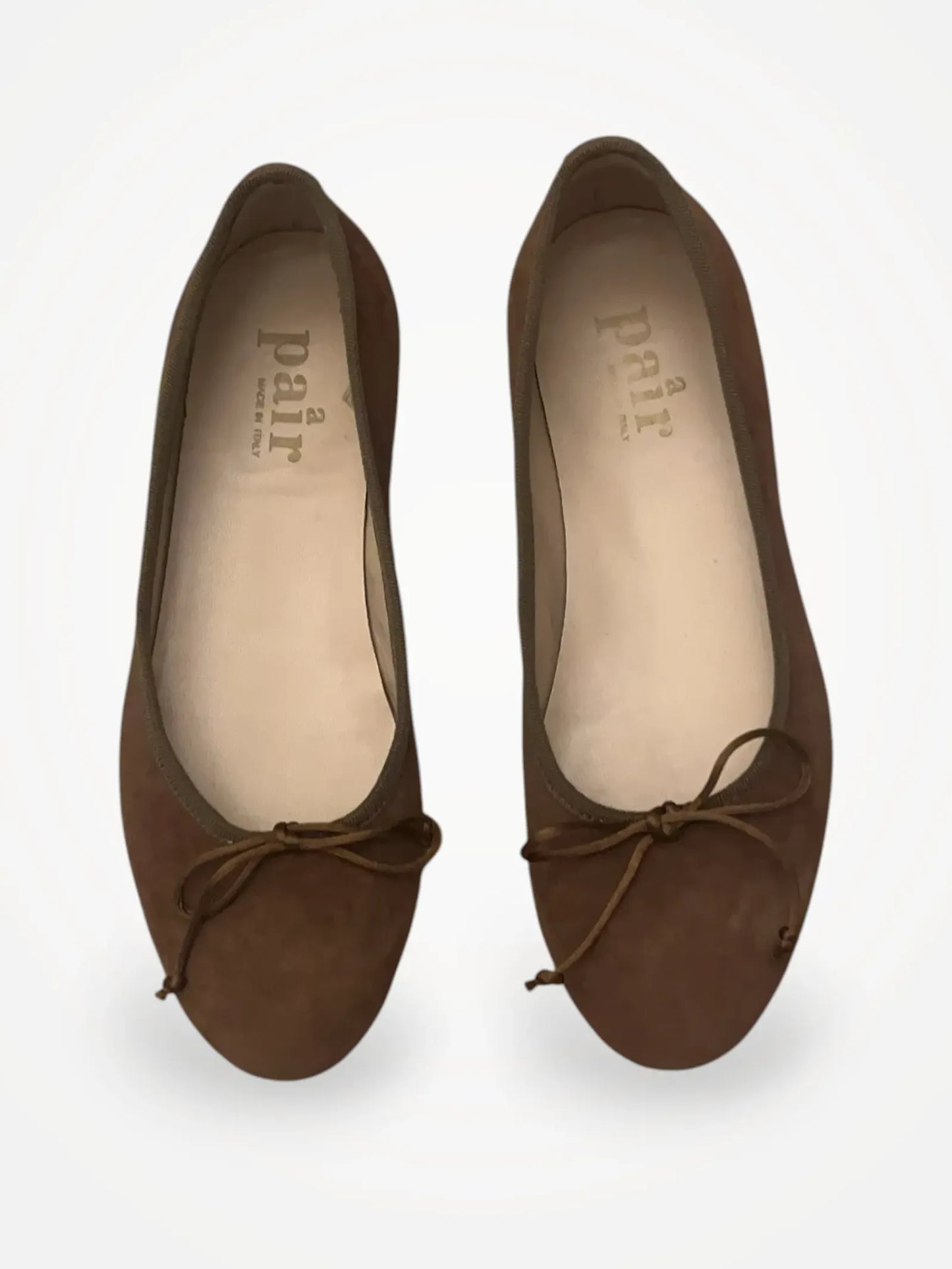 Apair Ballet flats