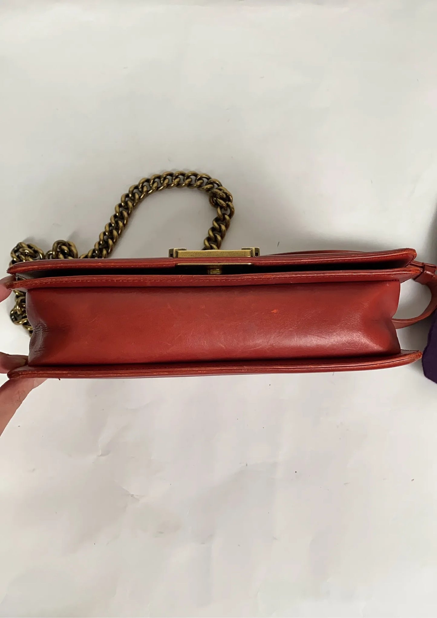 Chanel-skinnaxelremsväska