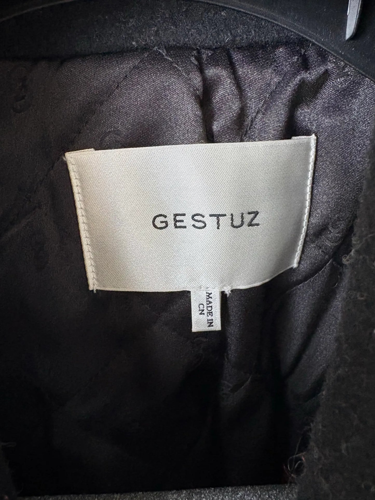 Gestuz Vest