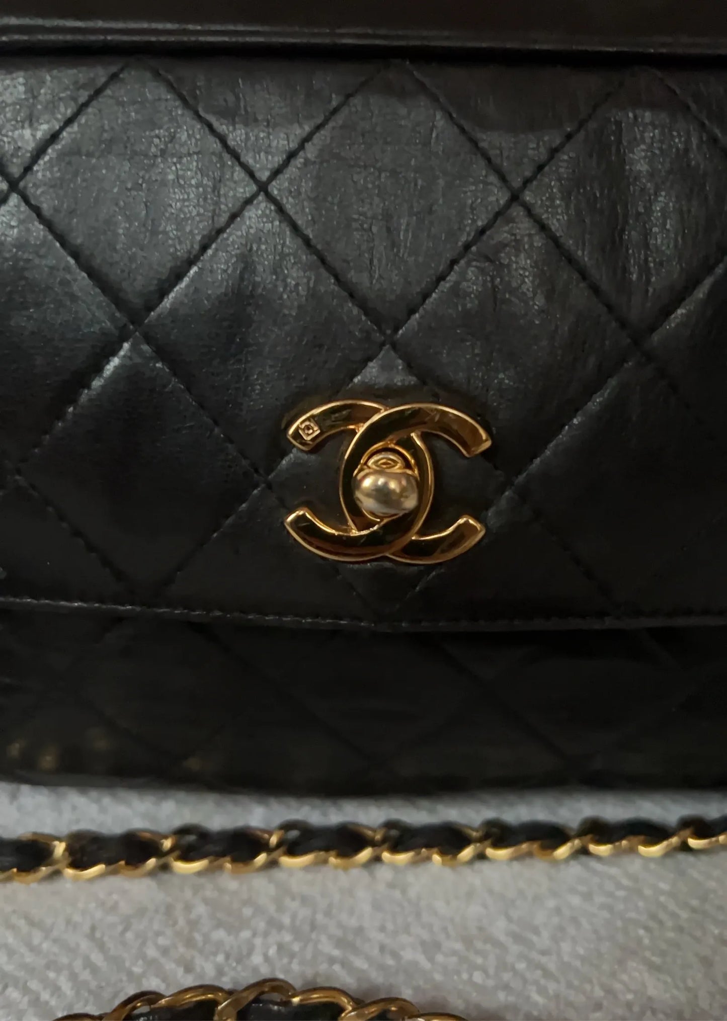 Chanel Cc Camera Fringe-skinnaxelremsväska