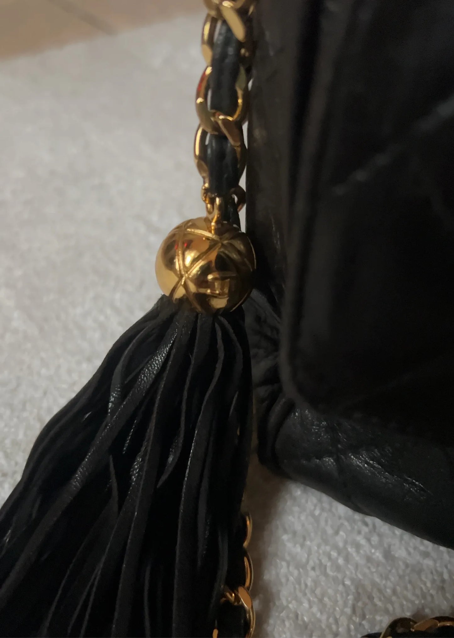 Chanel Cc Camera Fringe-skinnaxelremsväska