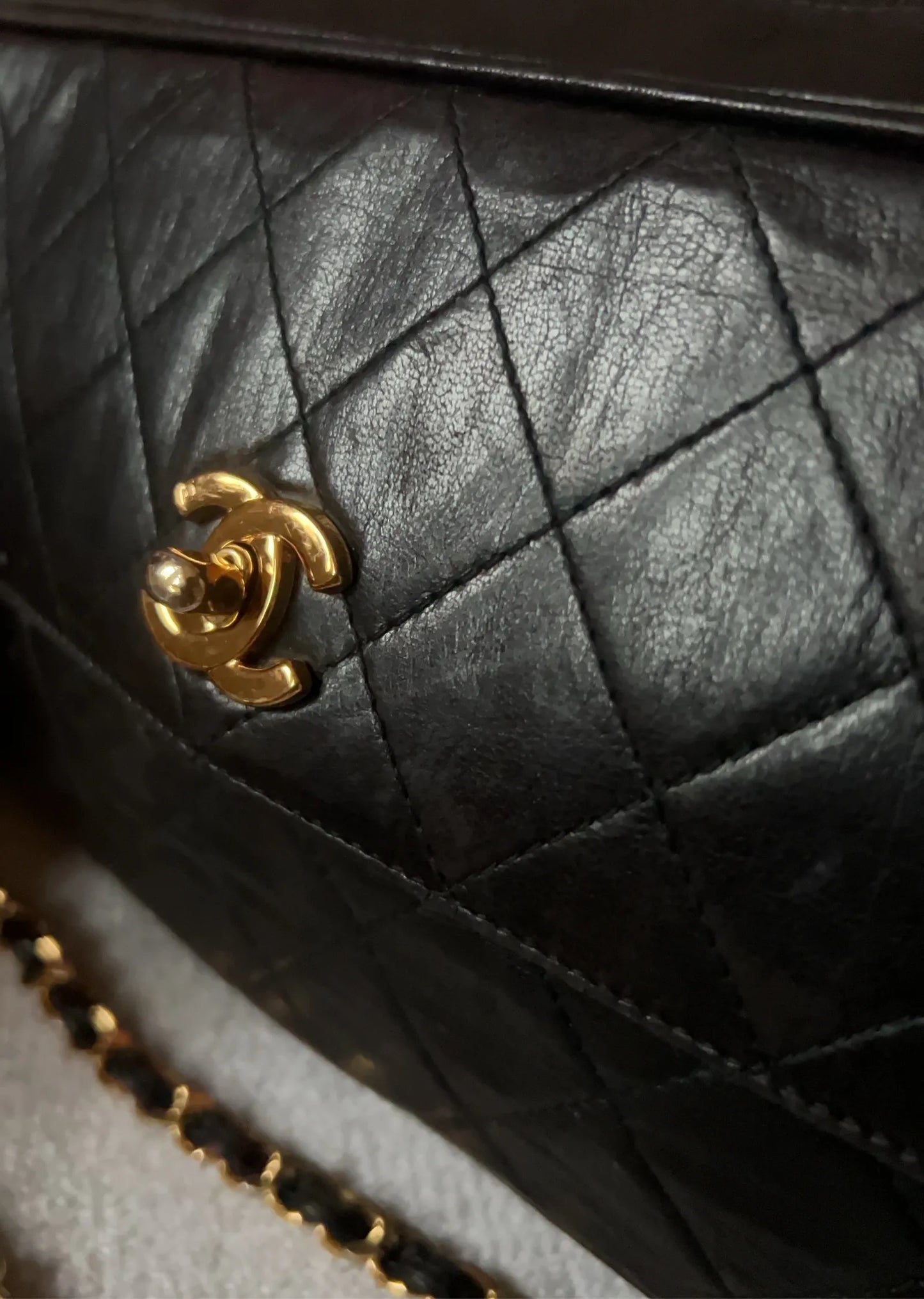 Chanel Cc Camera Fringe-skinnaxelremsväska