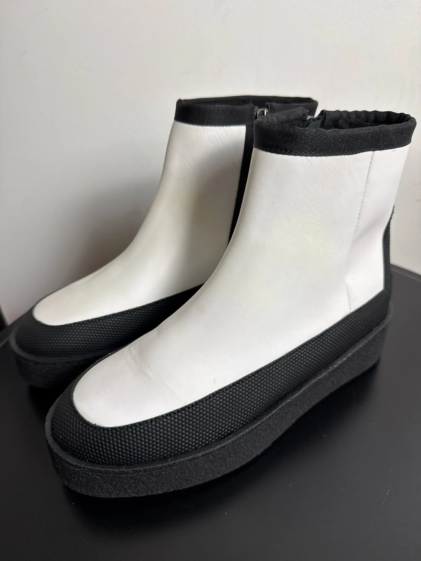 Flattered Aria White Coated Leather-skinnboots NWOT