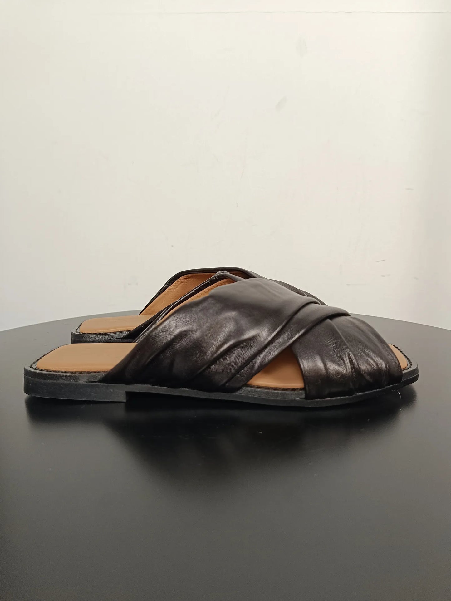 Flattered Gabriella Black Leather-skinnsandaler NWOT