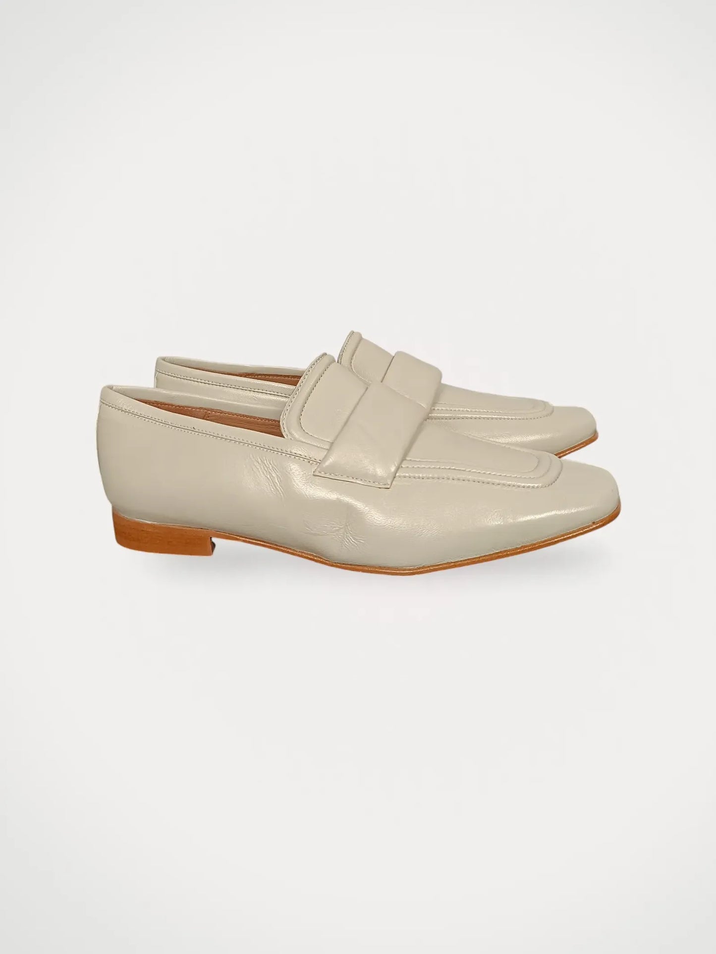 Flattered Vivienne Creme Leather-skinnloafers NWOT