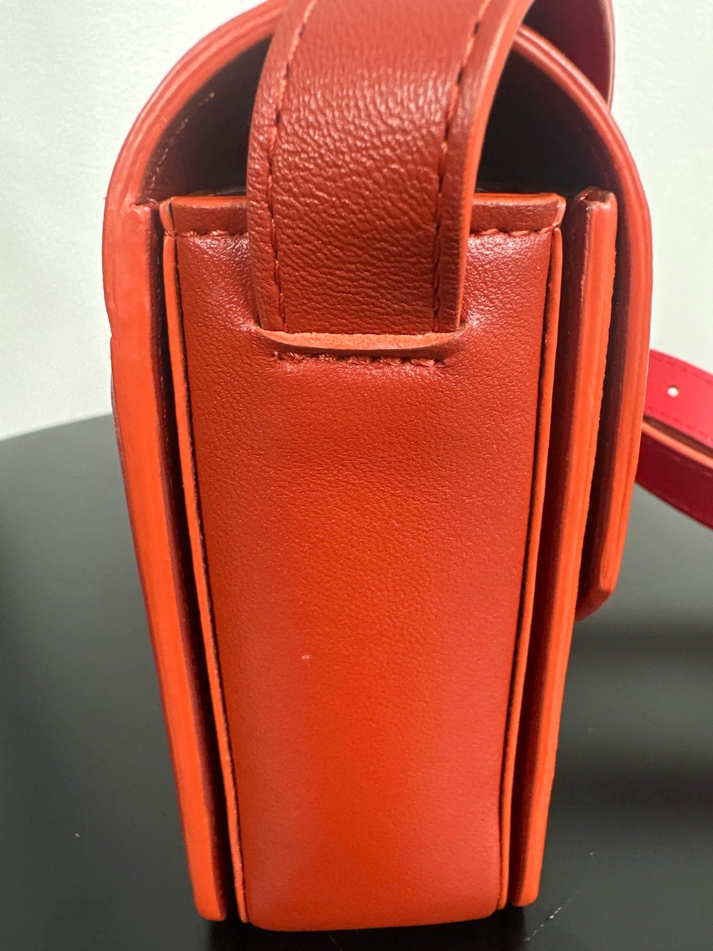 Christian Louboutin Loubi54 small crossbody bag-skinnaxelremsväska