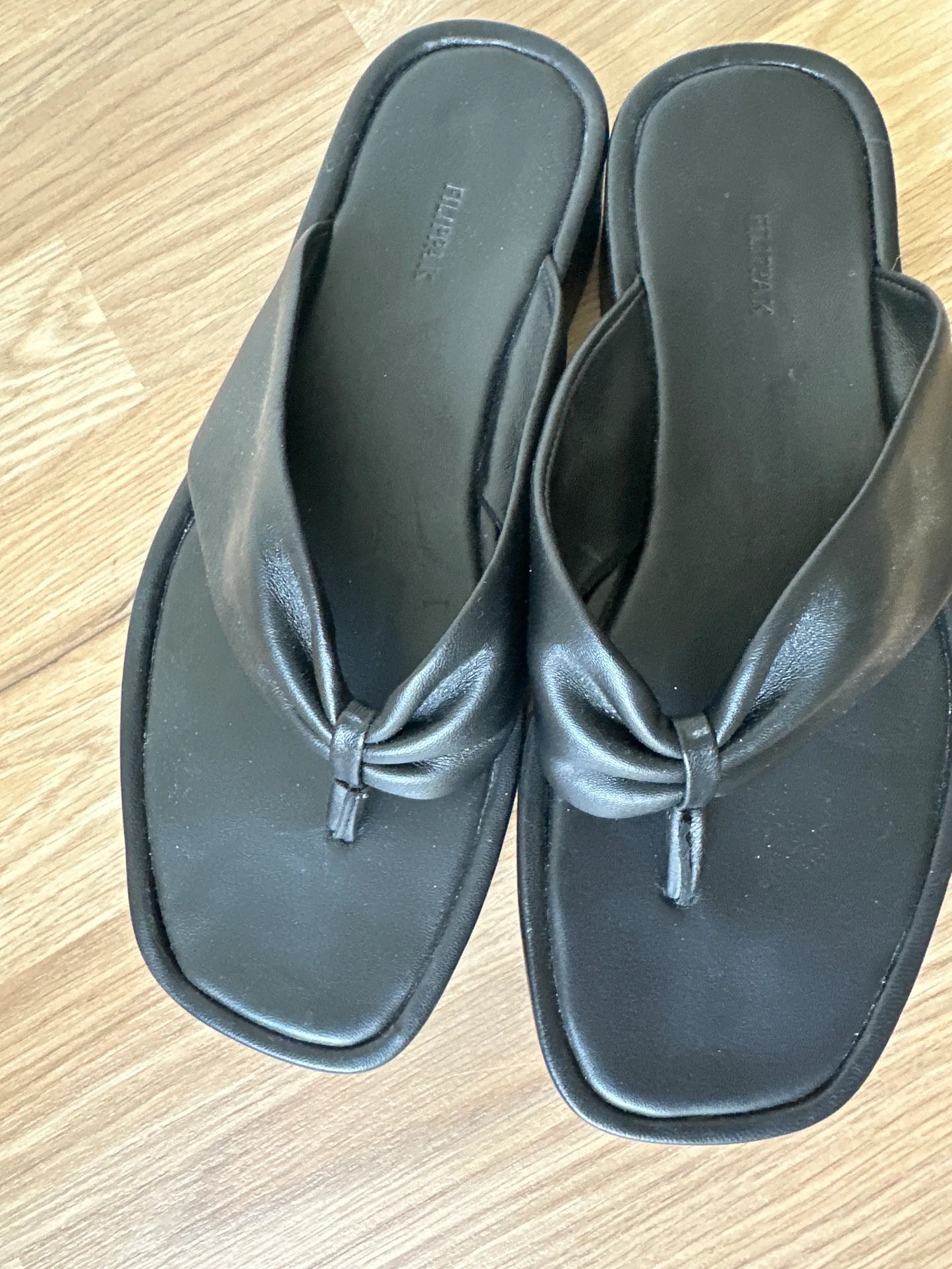 Filippa K-skinnsandaler NWOT