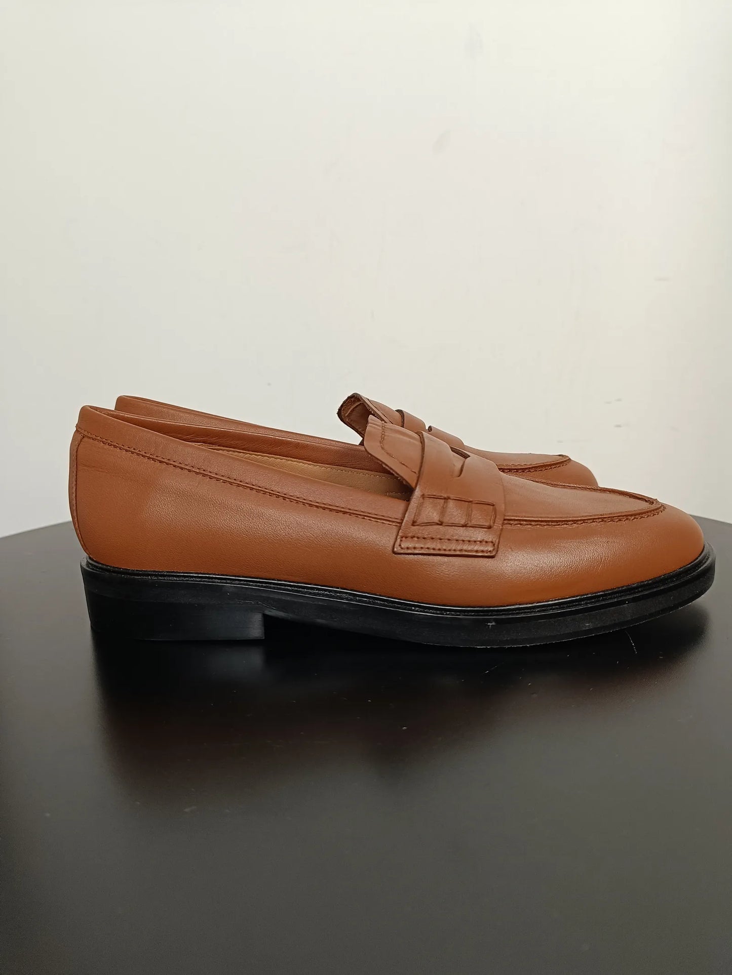 Flattered Sara Brown Leather-skinnloafers NWOT