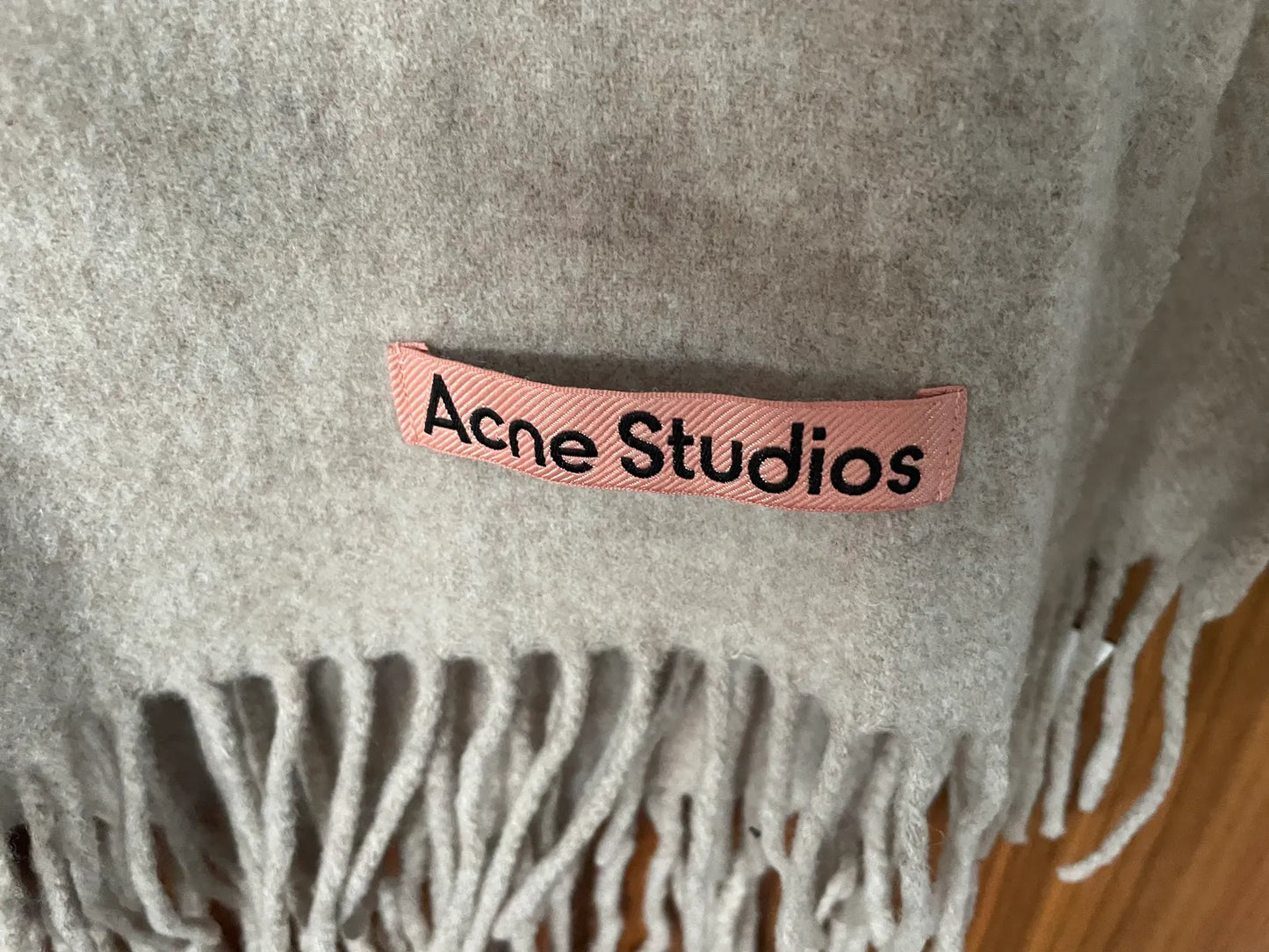 Acne Studios-ullsjal