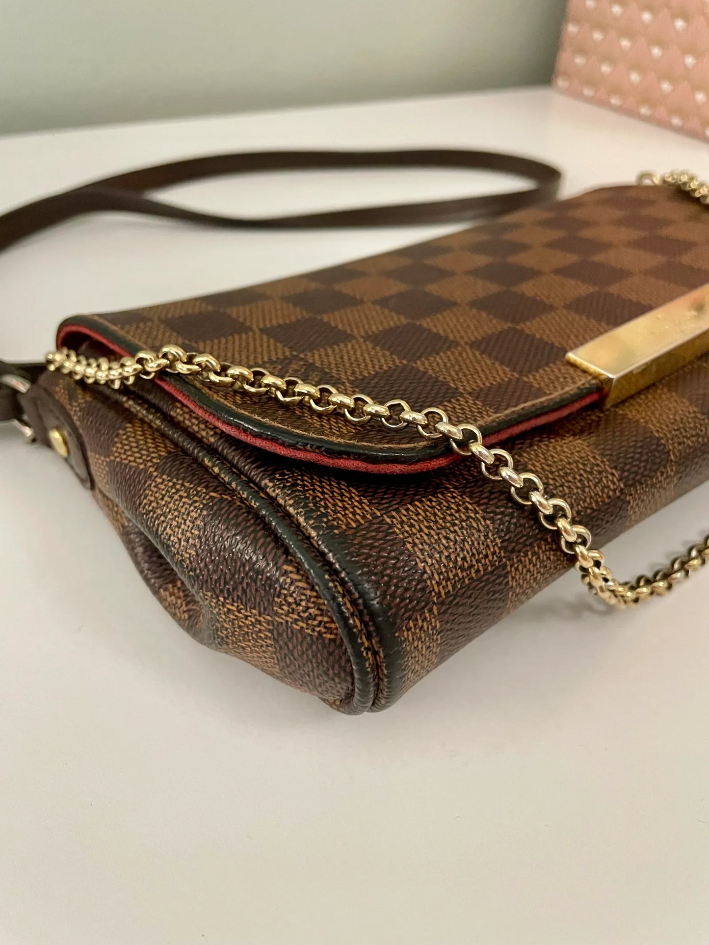 Louis Vuitton Favorite Pm Damier Ebene-axelremsväska