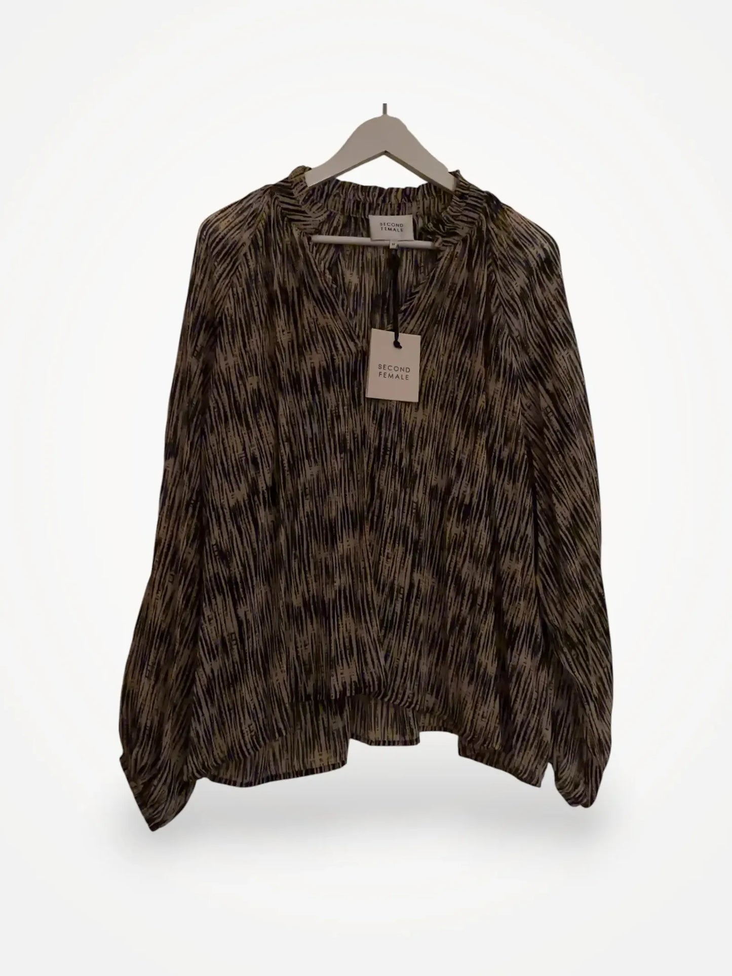 Second Female Rogers-blus NWT