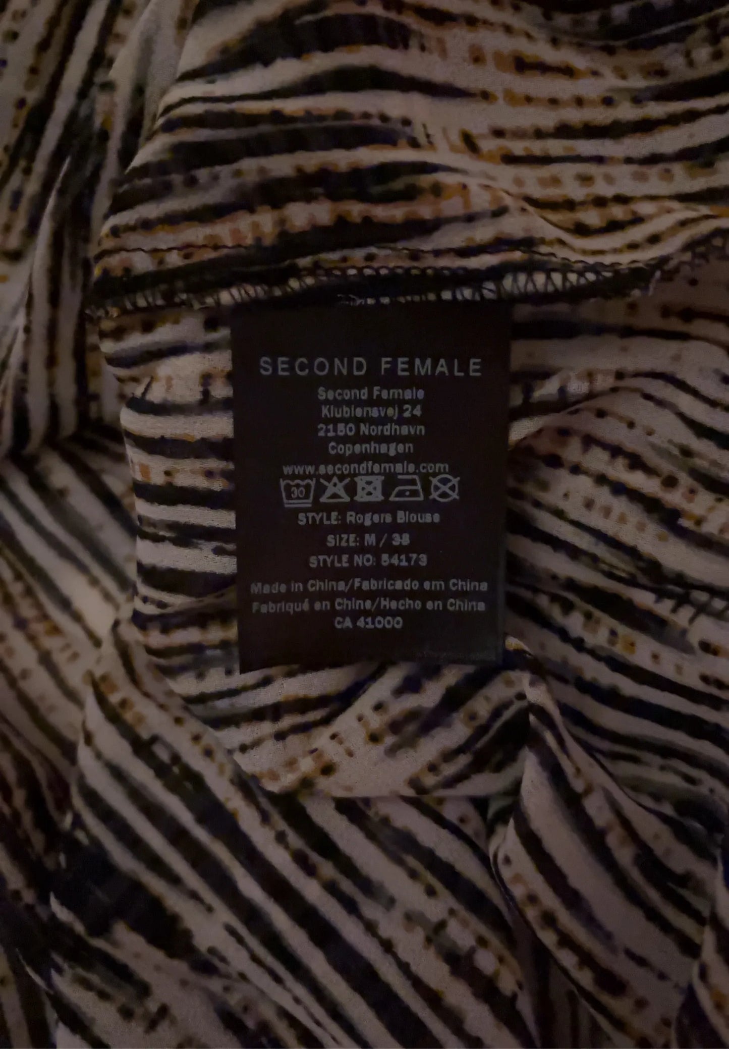 Second Female Rogers-blus NWT