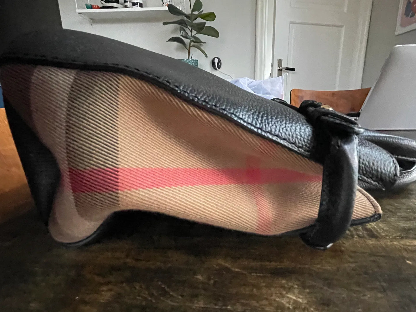 Burberry Md Banner Hh-skinnhandväska NWOT