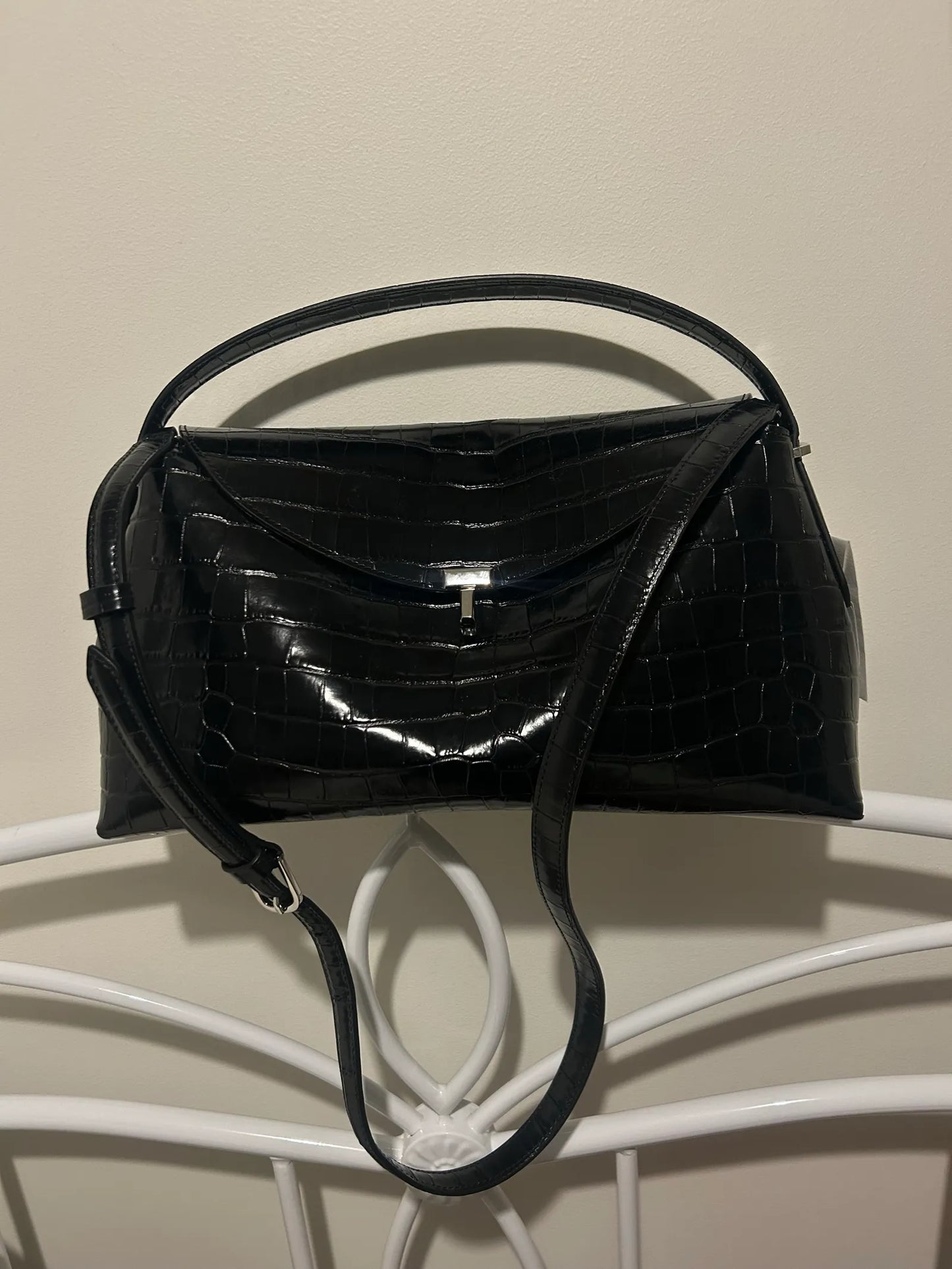 Toteme T Lock Handle-skinnhandväska NWT