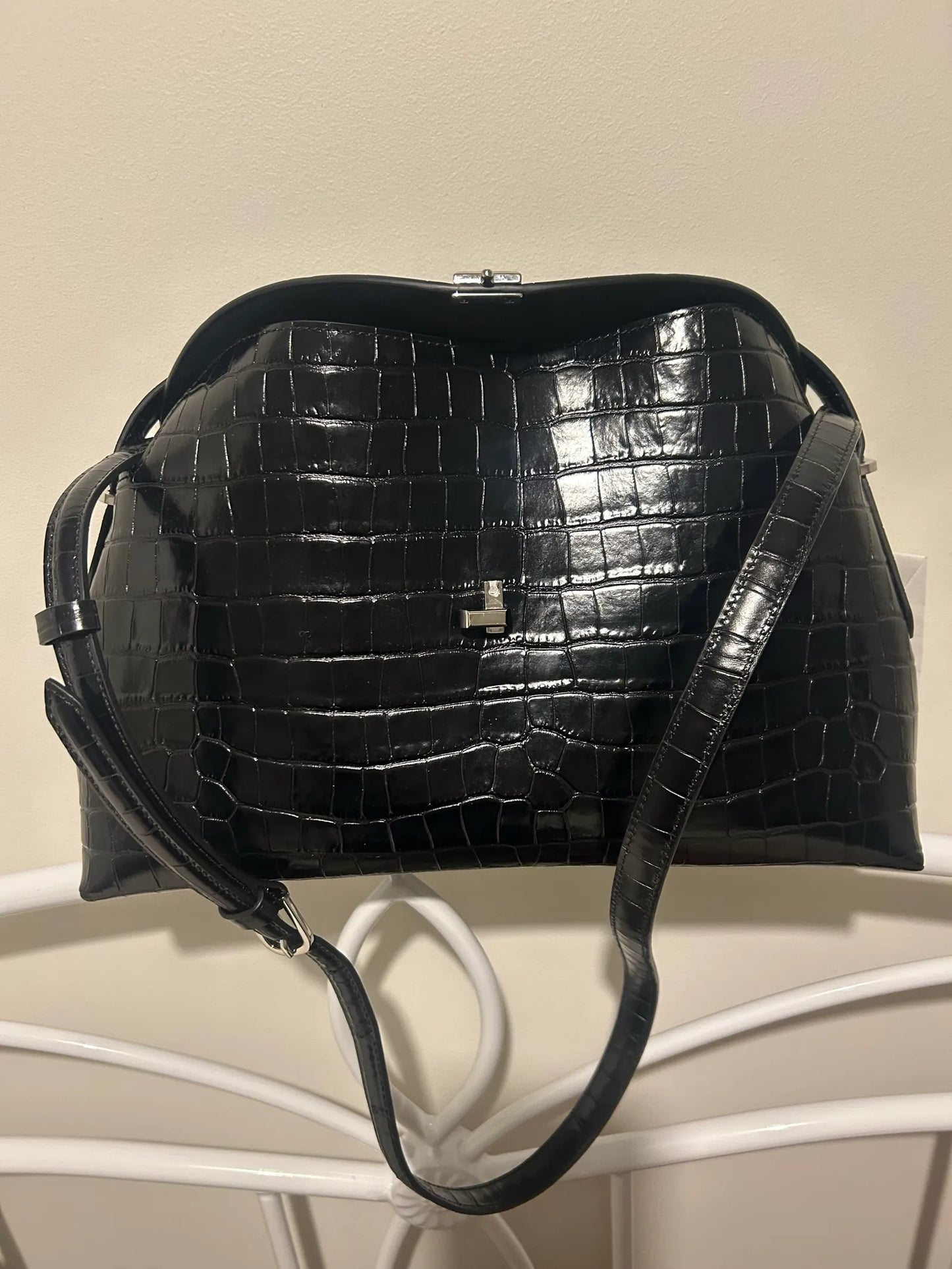 Toteme T Lock Handle-skinnhandväska NWT