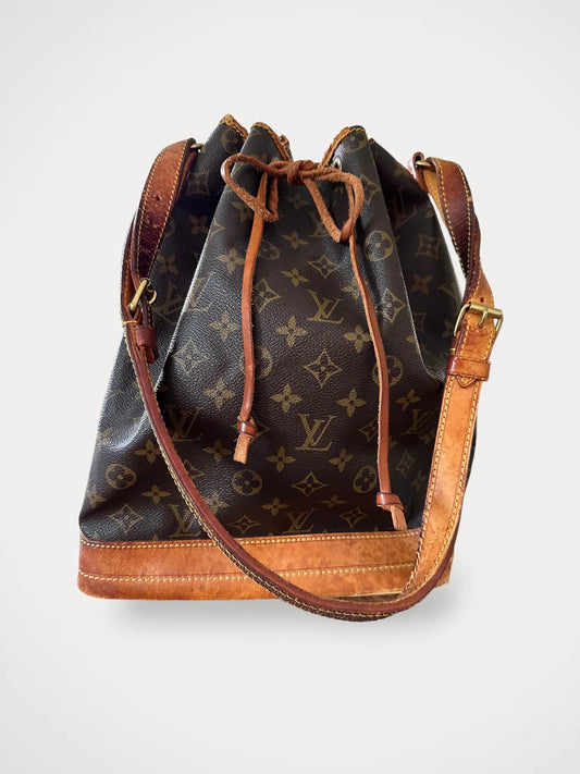 Louis Vuitton Noé-skinnaxelremsväska