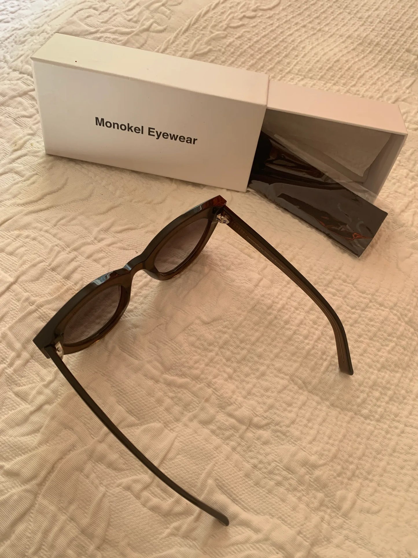 Monokel Eyewear-solglasögon NWOT