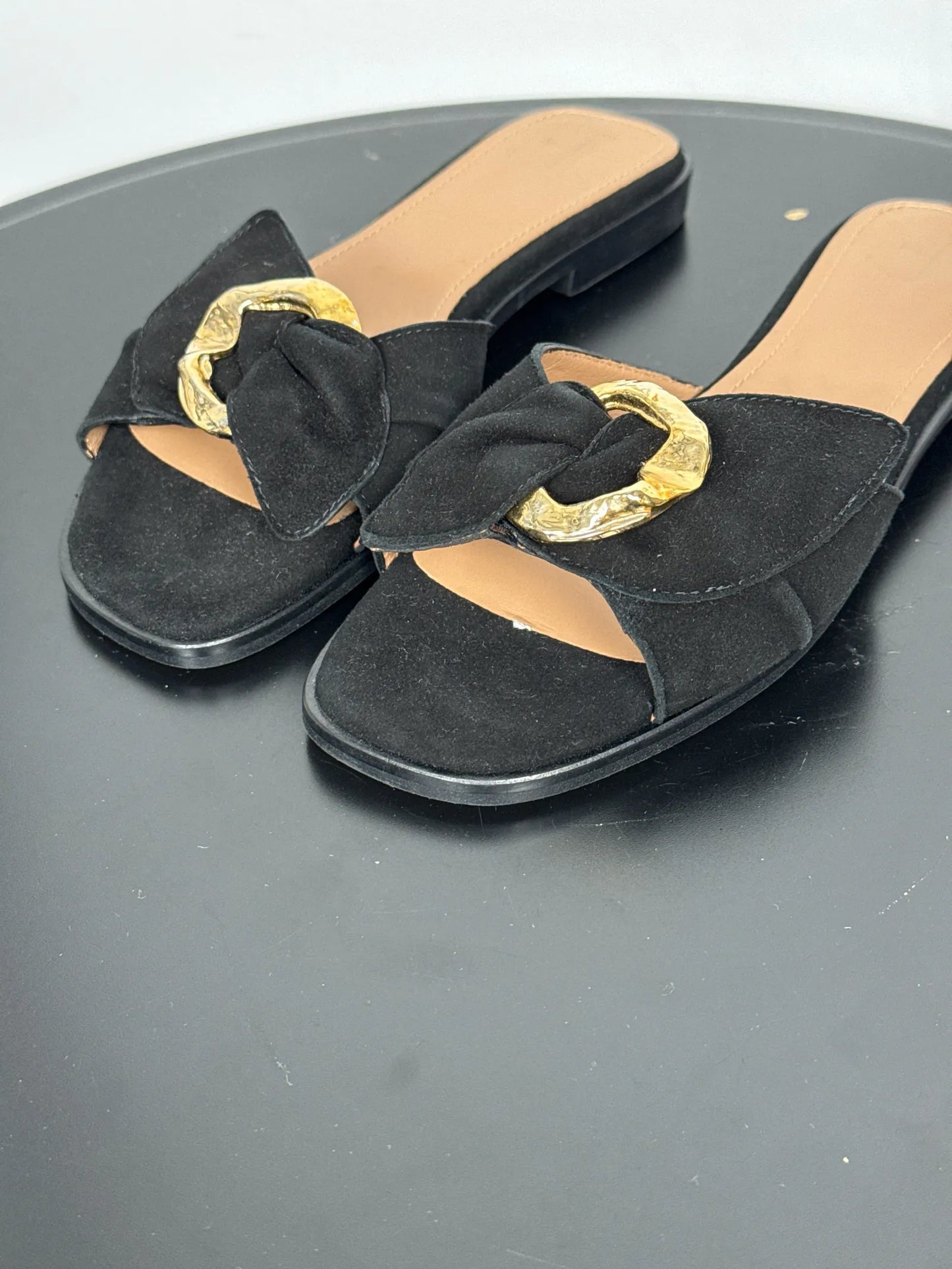 Flattered Marlo Black Suede-sandaler NWOT