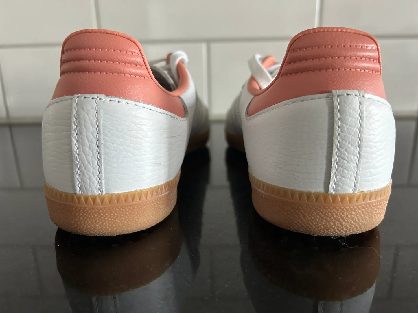 Adidas-skinnsneakers NWOT