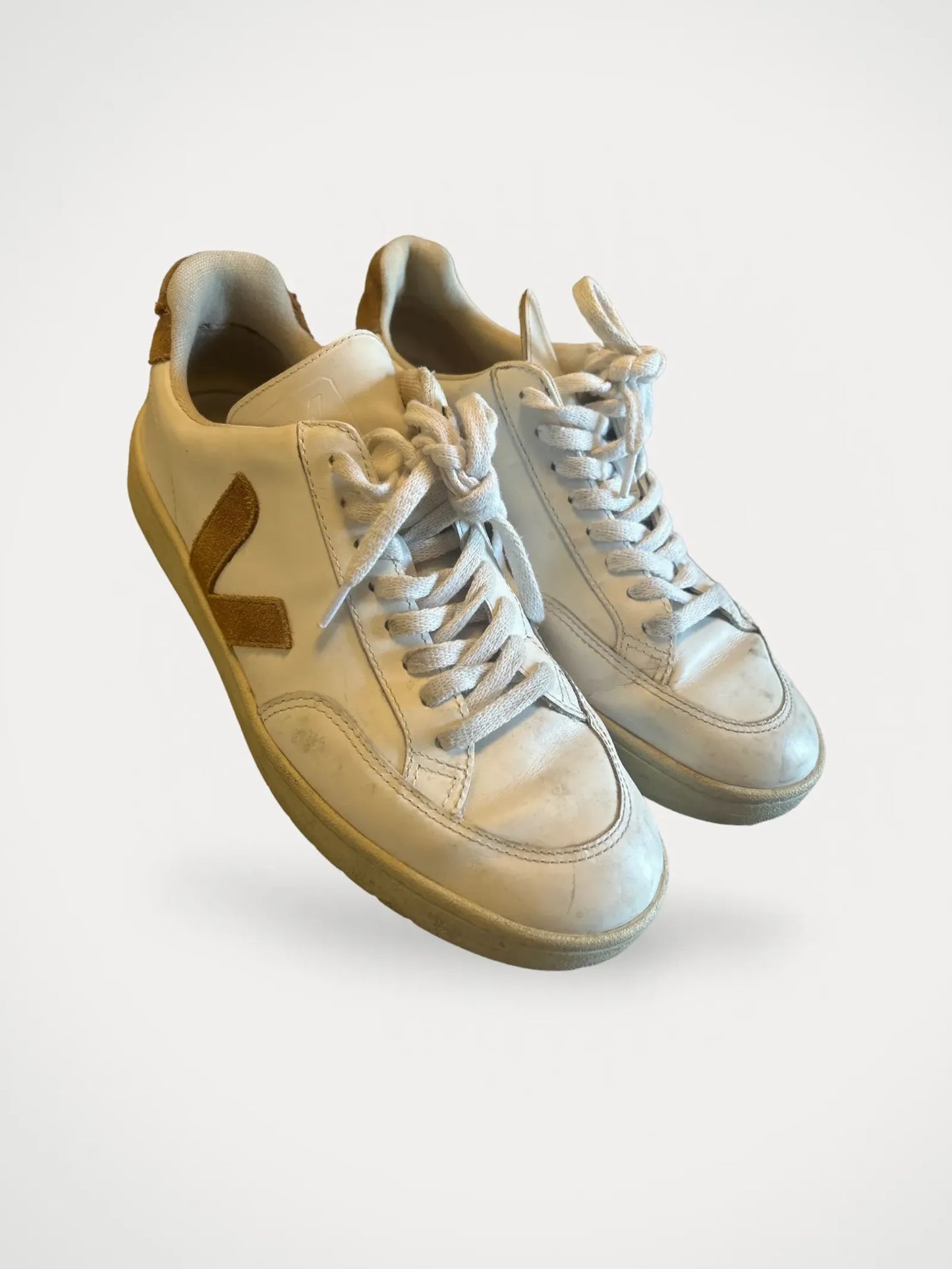 Veja V12-skinnsneakers