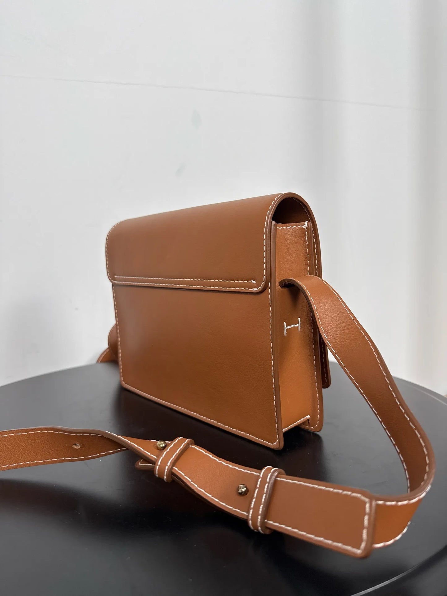 Flattered Bianca Crossbody Brown-skinnaxelremsväska NWOT