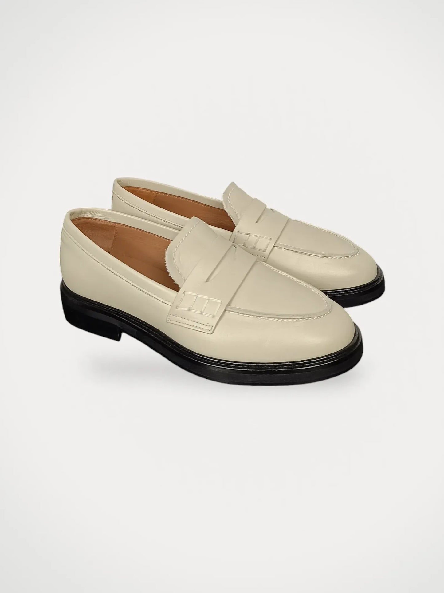 Flattered Sara Creme Leather-skinnloafers NWOT