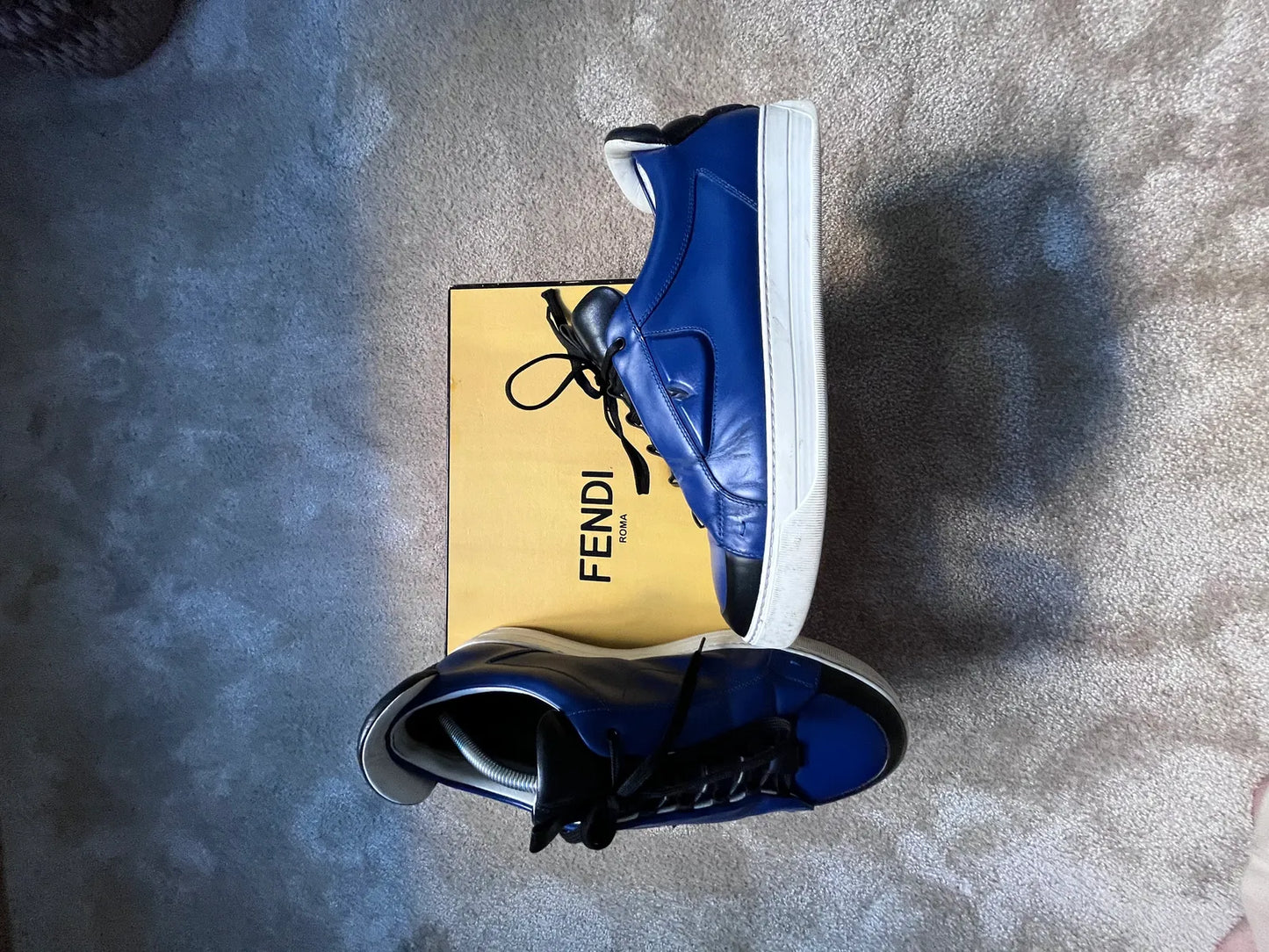 Fendi-skinnsneakers