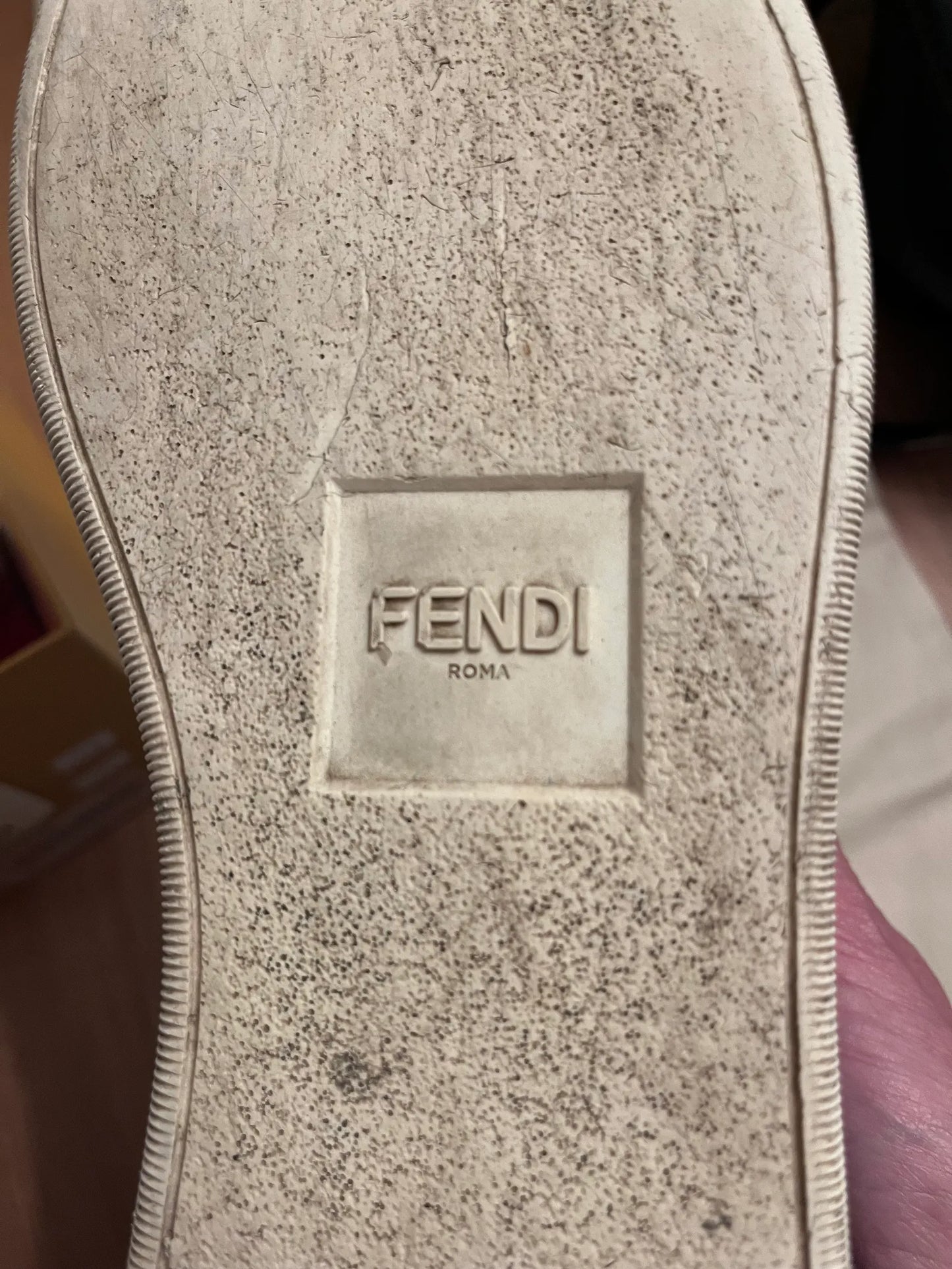 Fendi-skinnsneakers