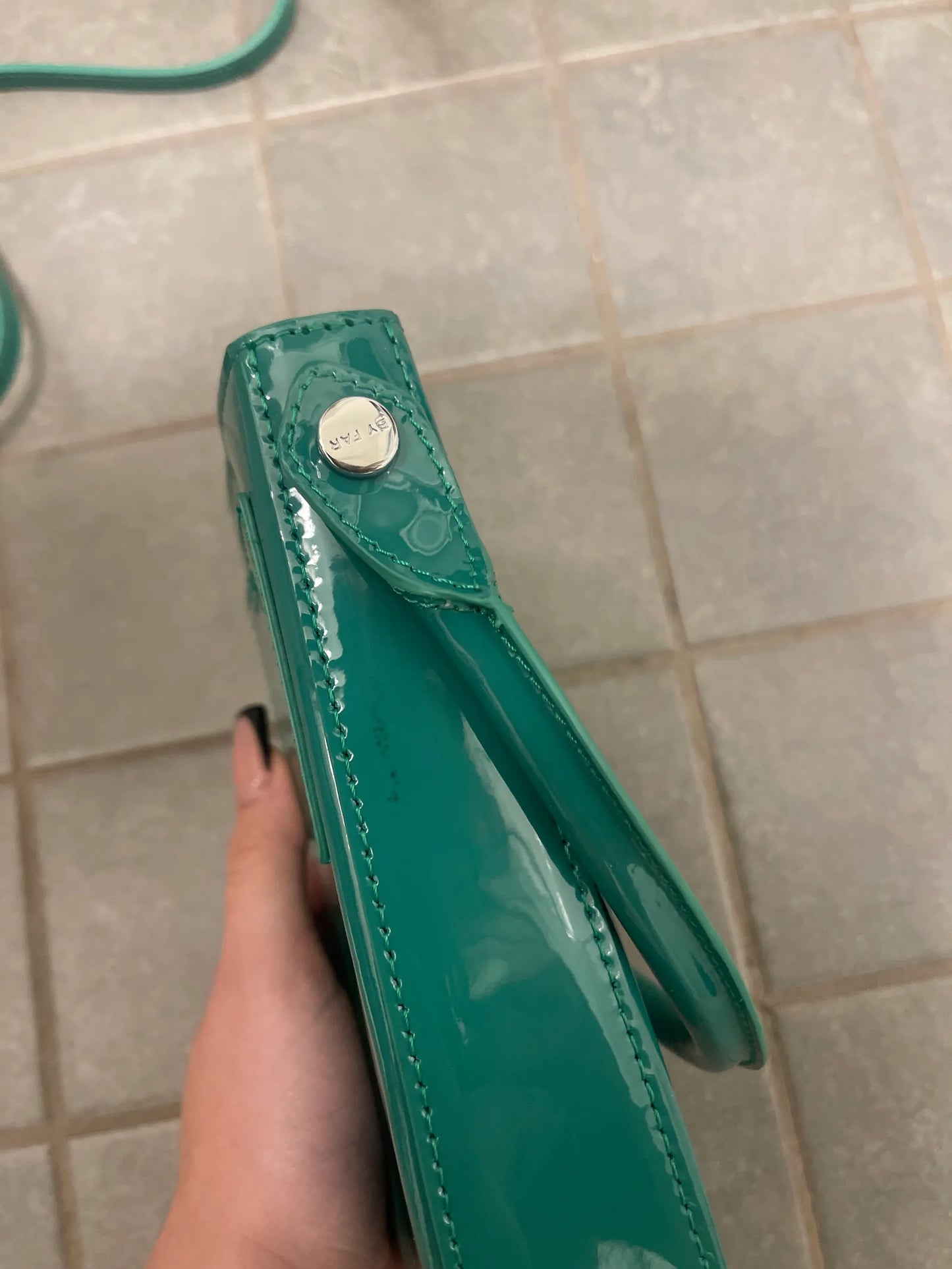 By Far Note Clover Green Patent Leather-skinnhandväska