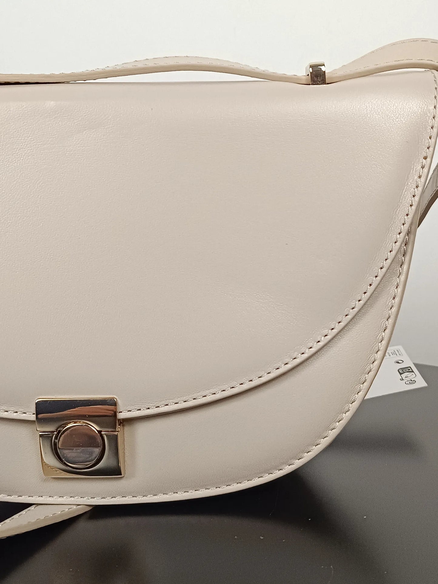 Flattered Cindy Cross Body Taupe-skinnaxelremsväska NWOT