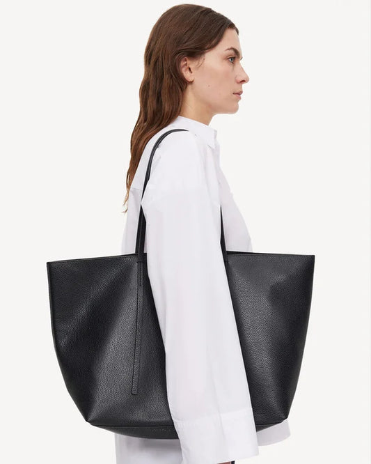 By Malene Birger Abilla Leather Tote-skinnaxelremsväska