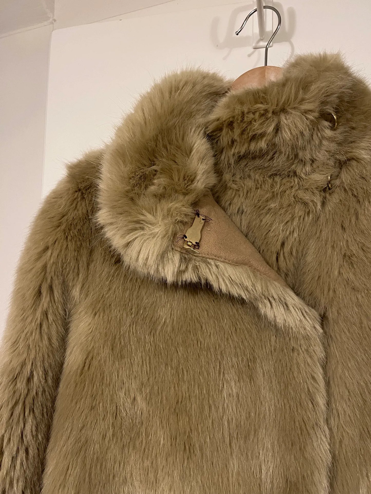 Rodebjer Babalu Faux Fur-kappa