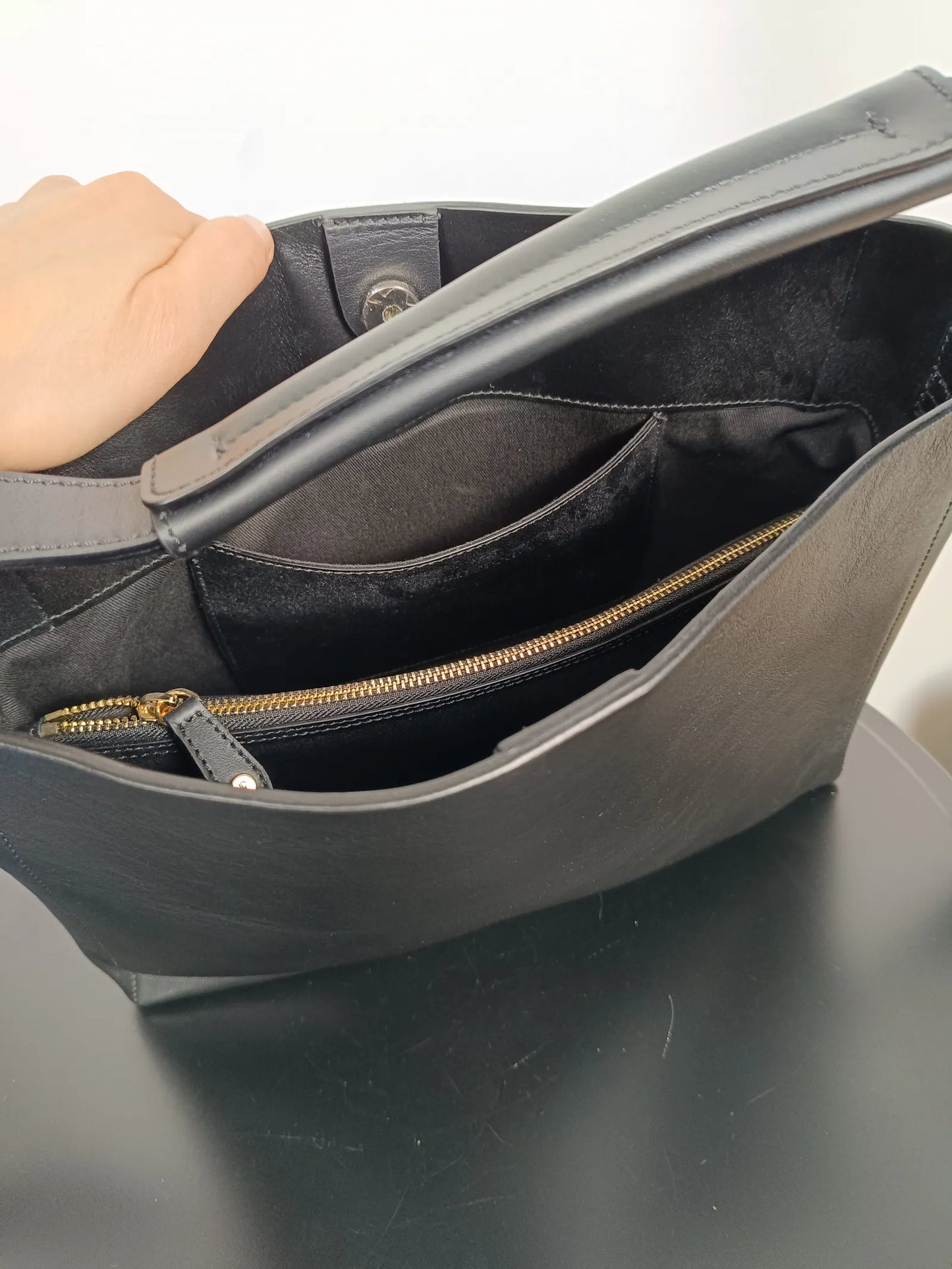 Flattered Hedda Grande Black-skinnaxelremsväska NWT