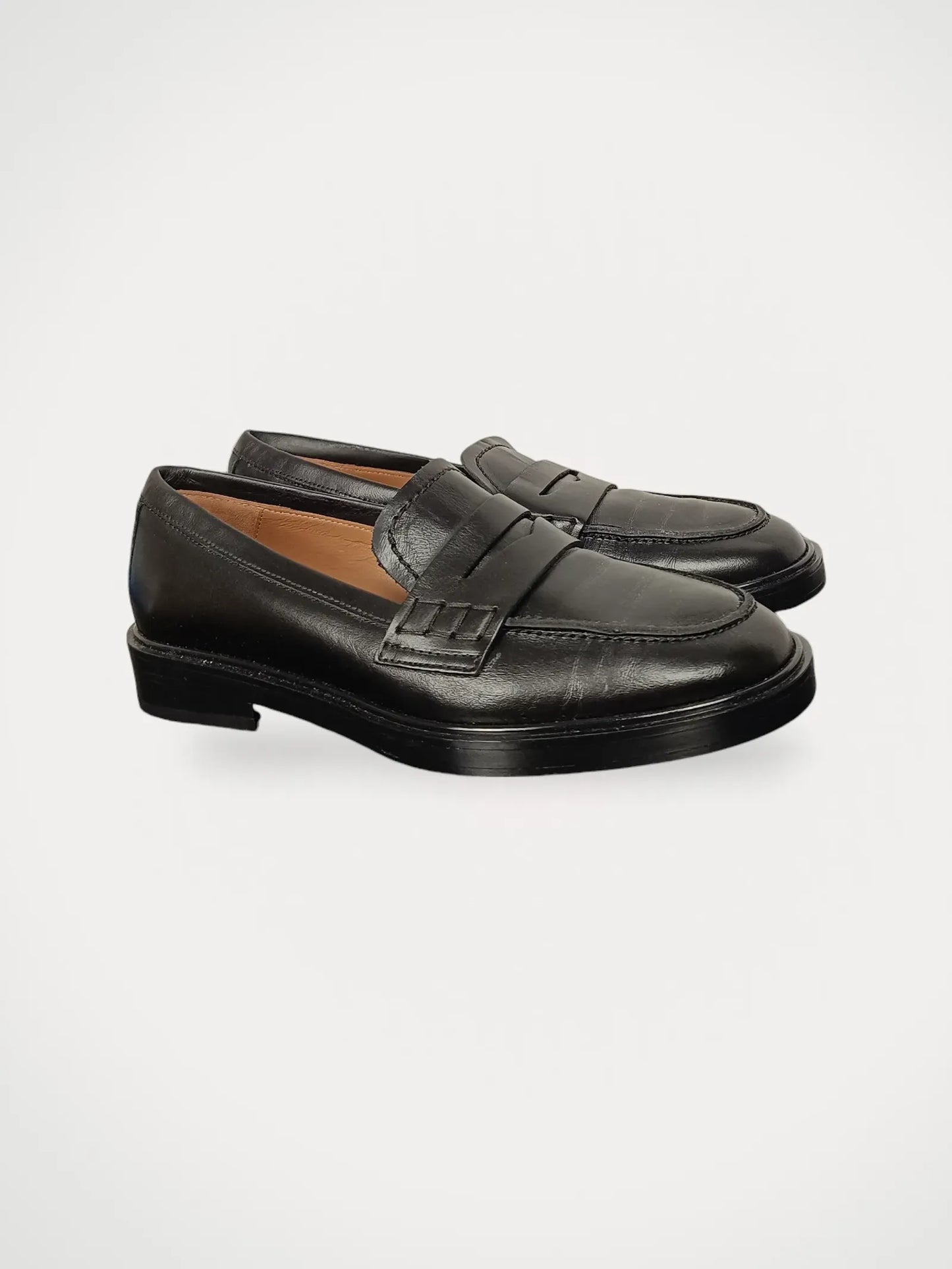 Flattered Sara Black Leather-skinnloafers NWOT