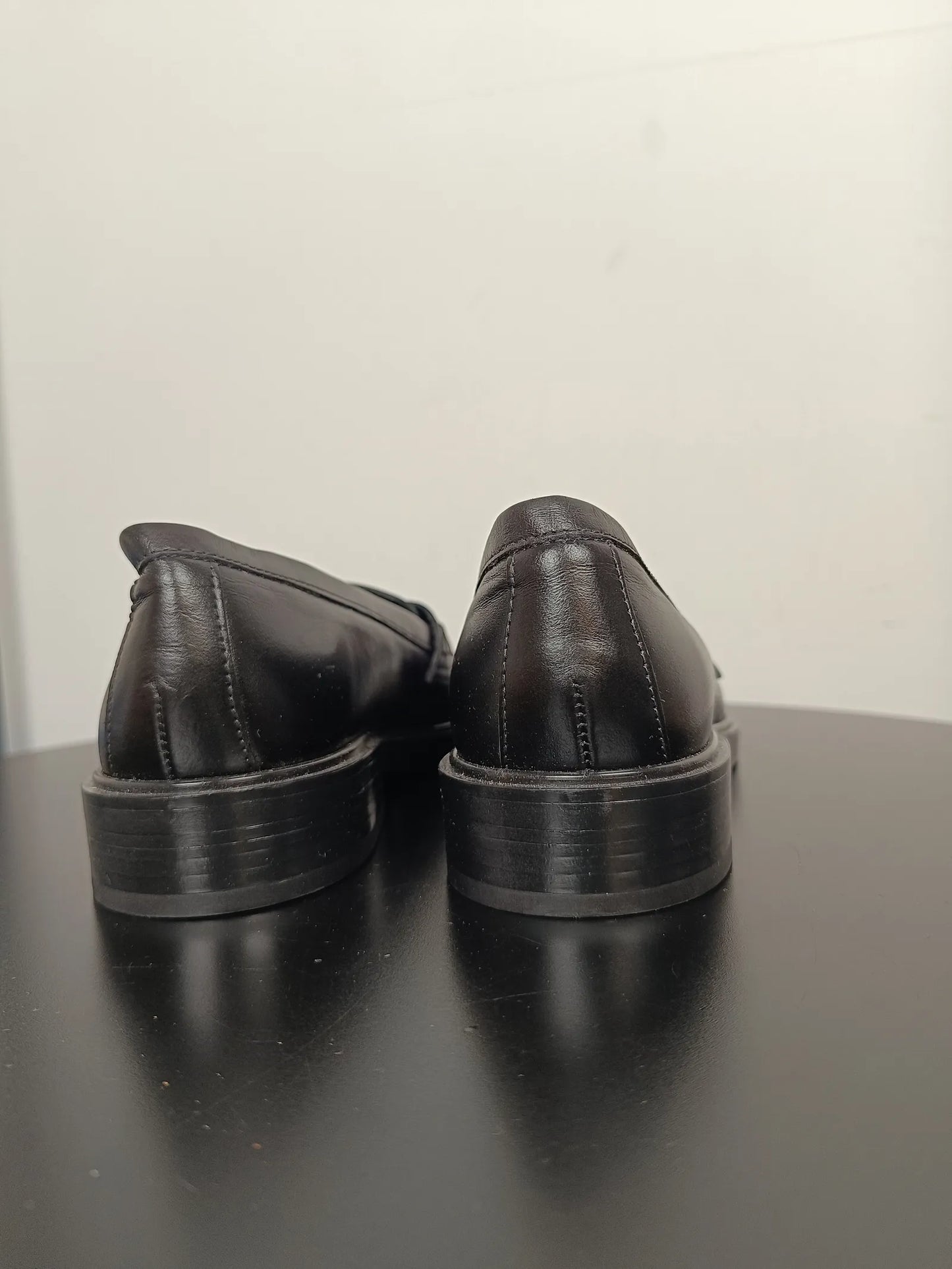 Flattered Sara Black Leather-skinnloafers NWOT