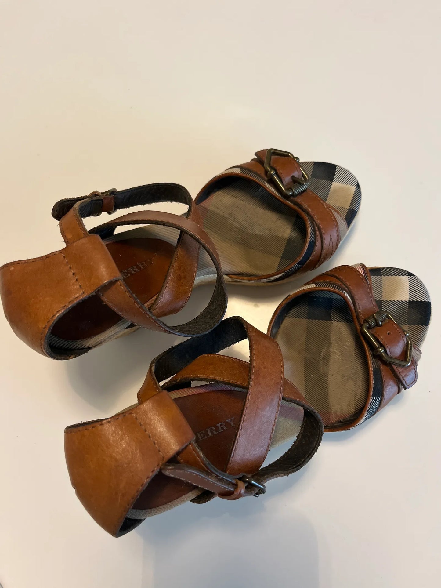 Burberry Twistleton-skinnsandaler