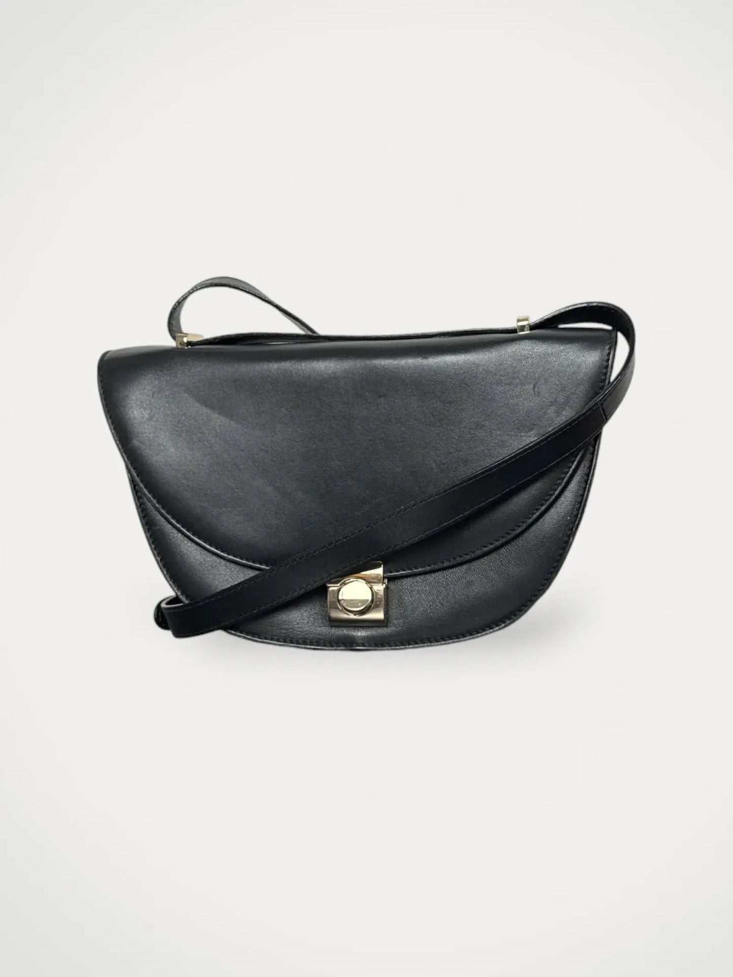 Flattered Cindy Crossbody Black-skinnaxelremsväska