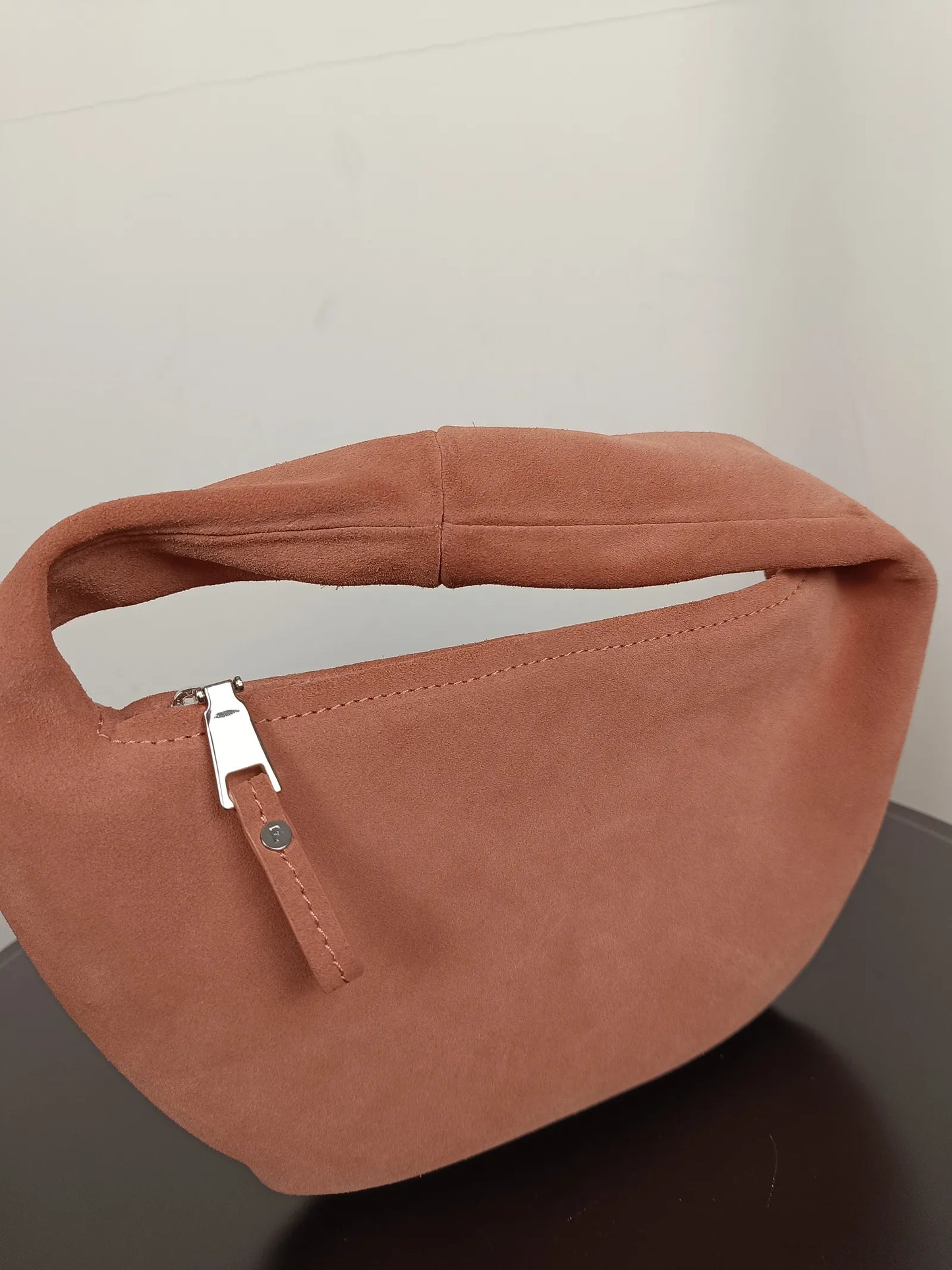 Flattered Alva Suede-handväska NWOT