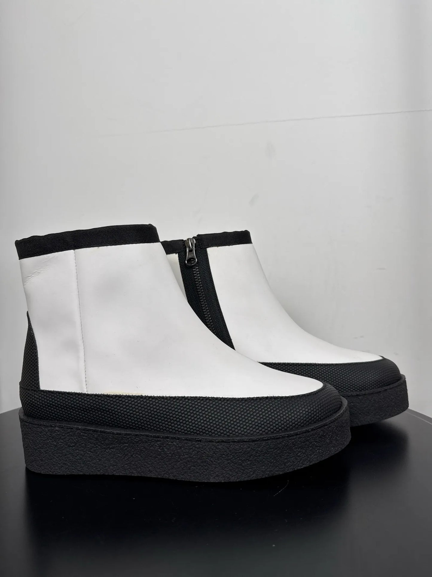 Flattered Aria White Coated Leather-skinnboots NWOT