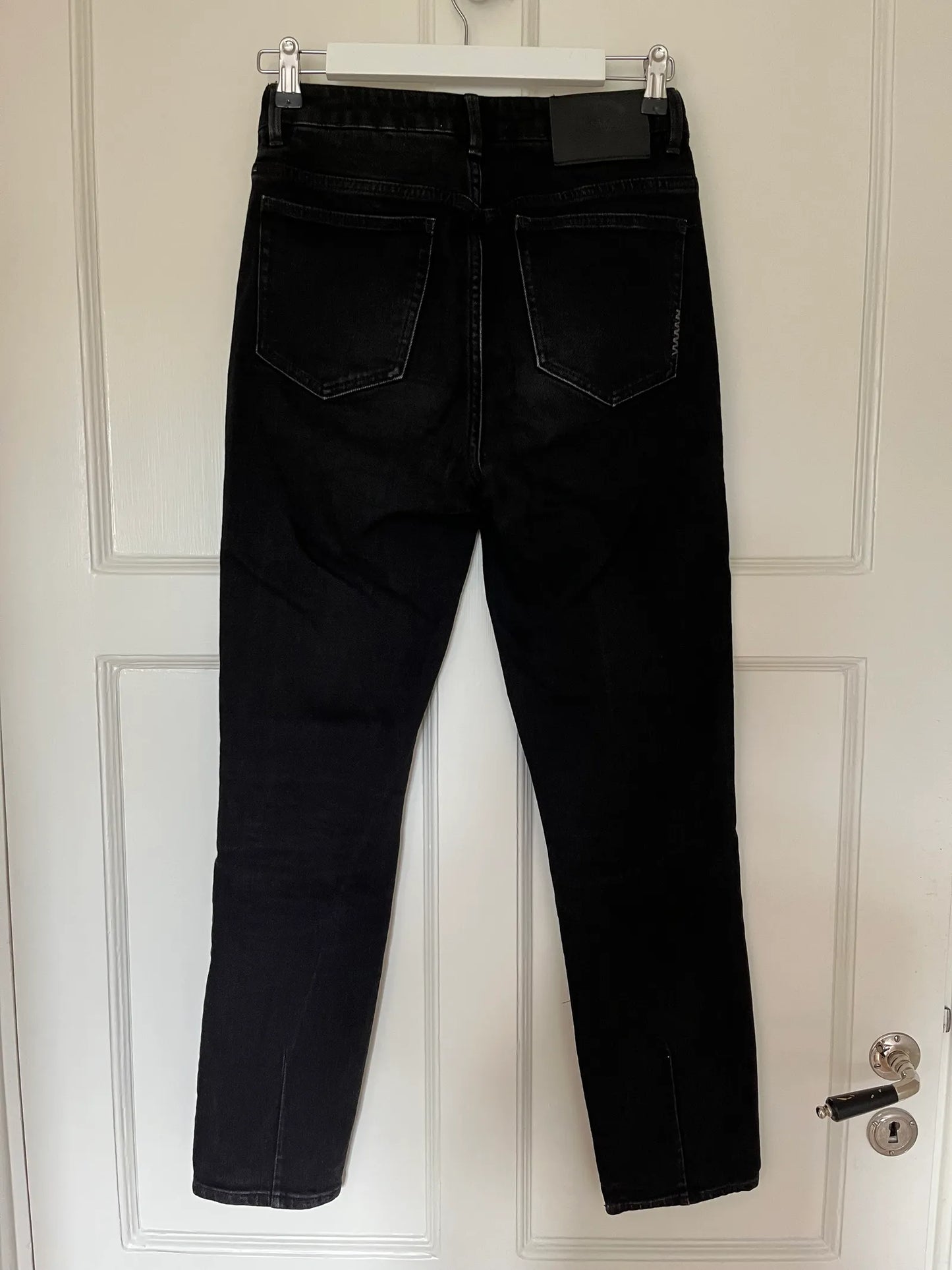 Neuw Lexi Straight Zero Black Out-jeans