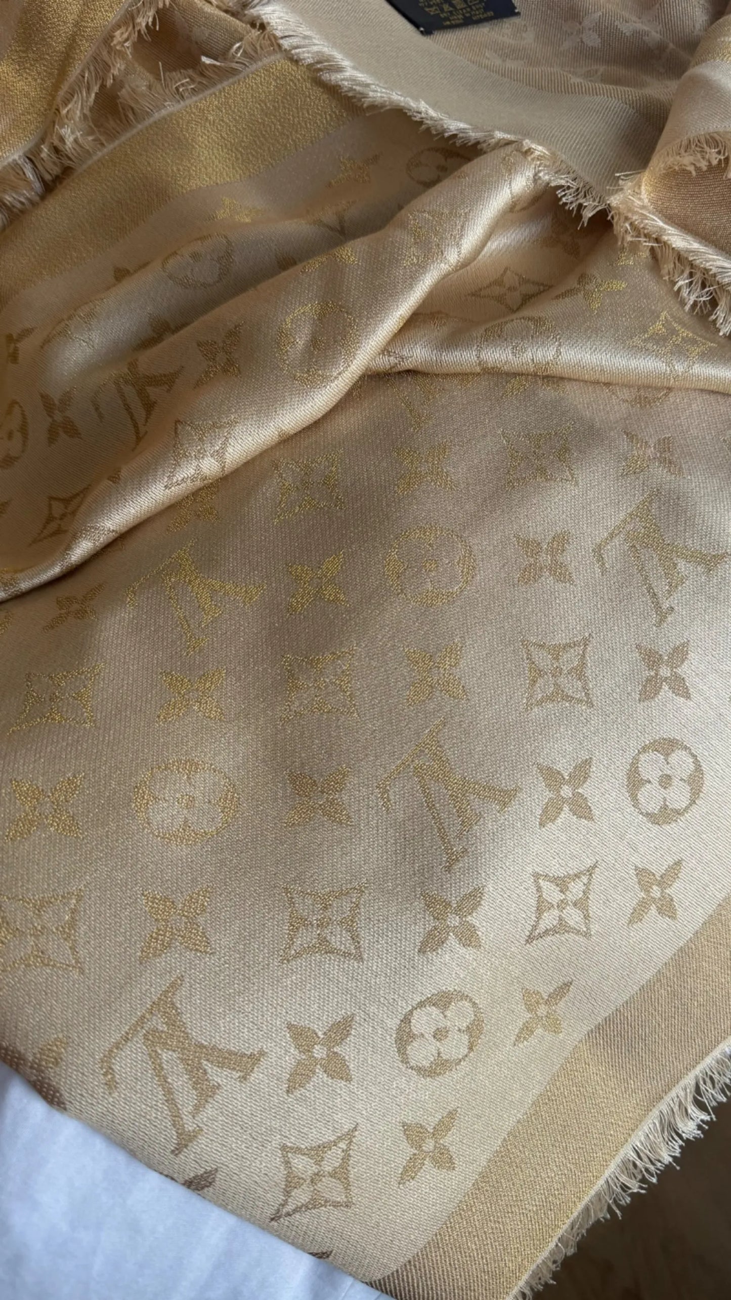 Louis Vuitton Châle Monogram Shine Gold-sidensjal NWOT