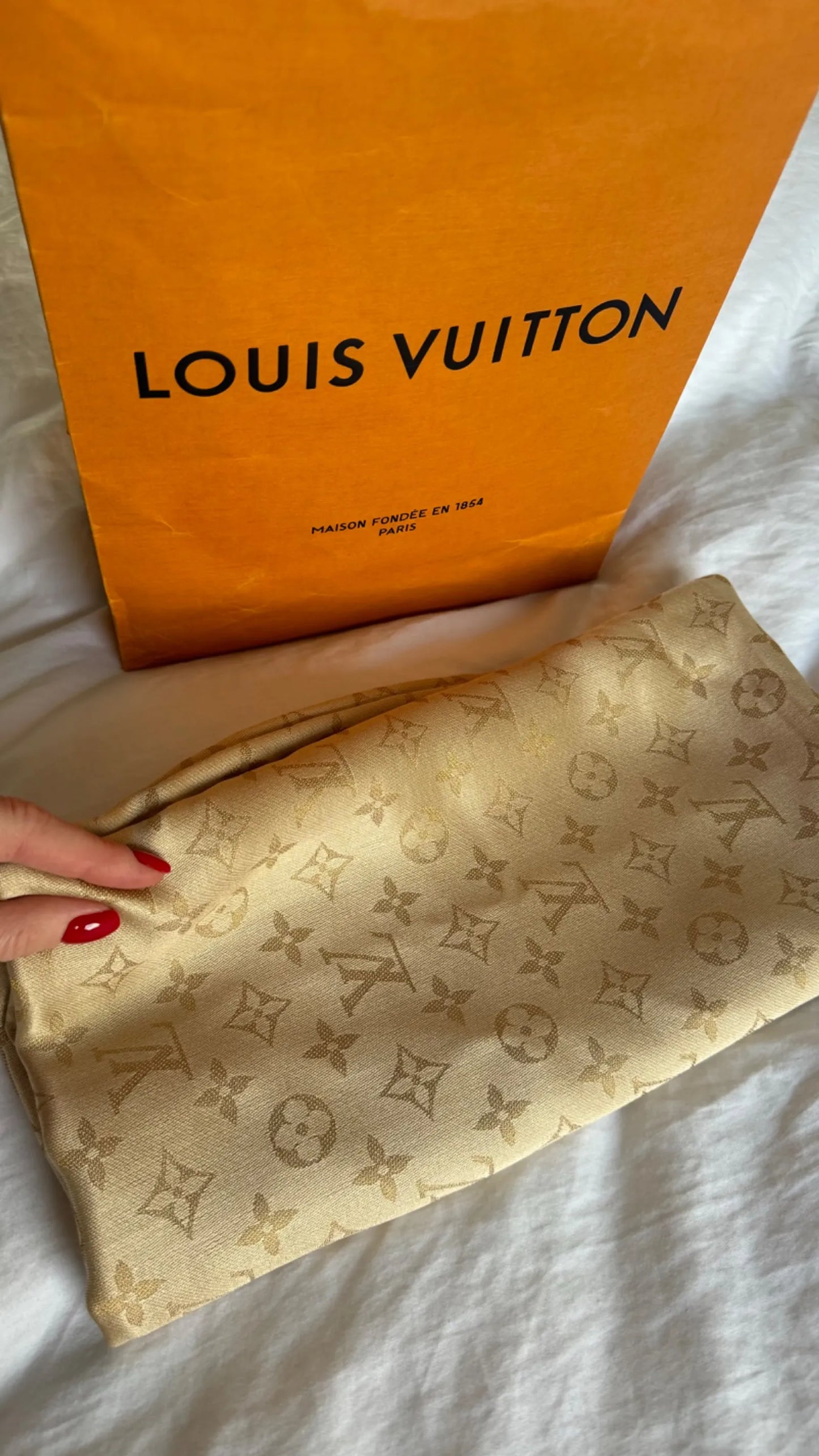 Louis Vuitton Châle Monogram Shine Gold-sidensjal NWOT