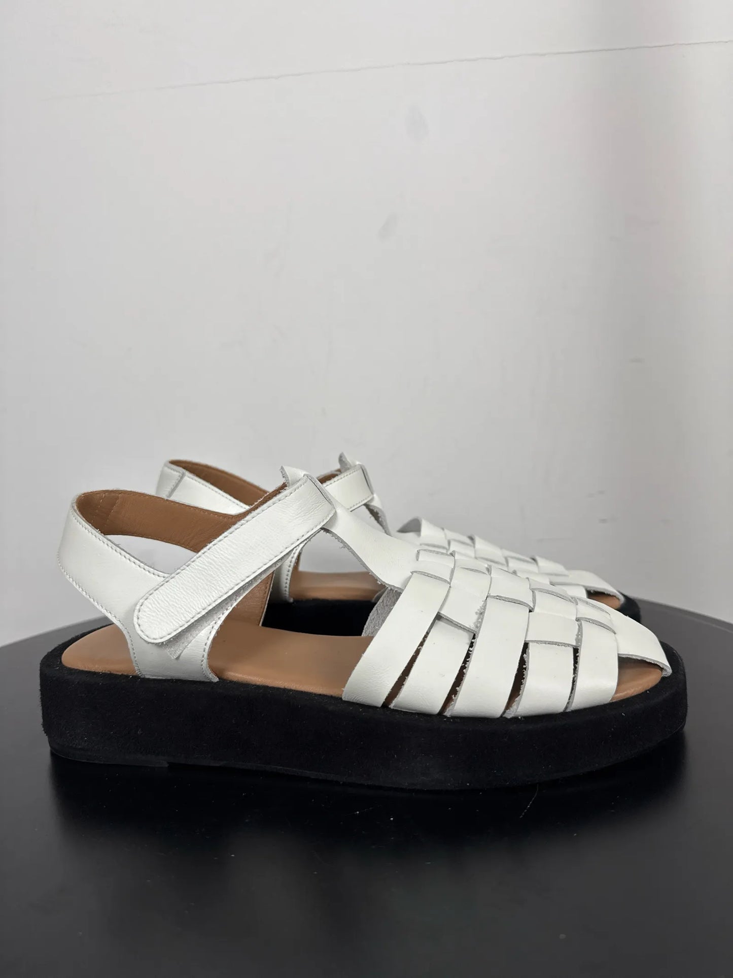 Flattered Gigi White Leather-skinnsandaler