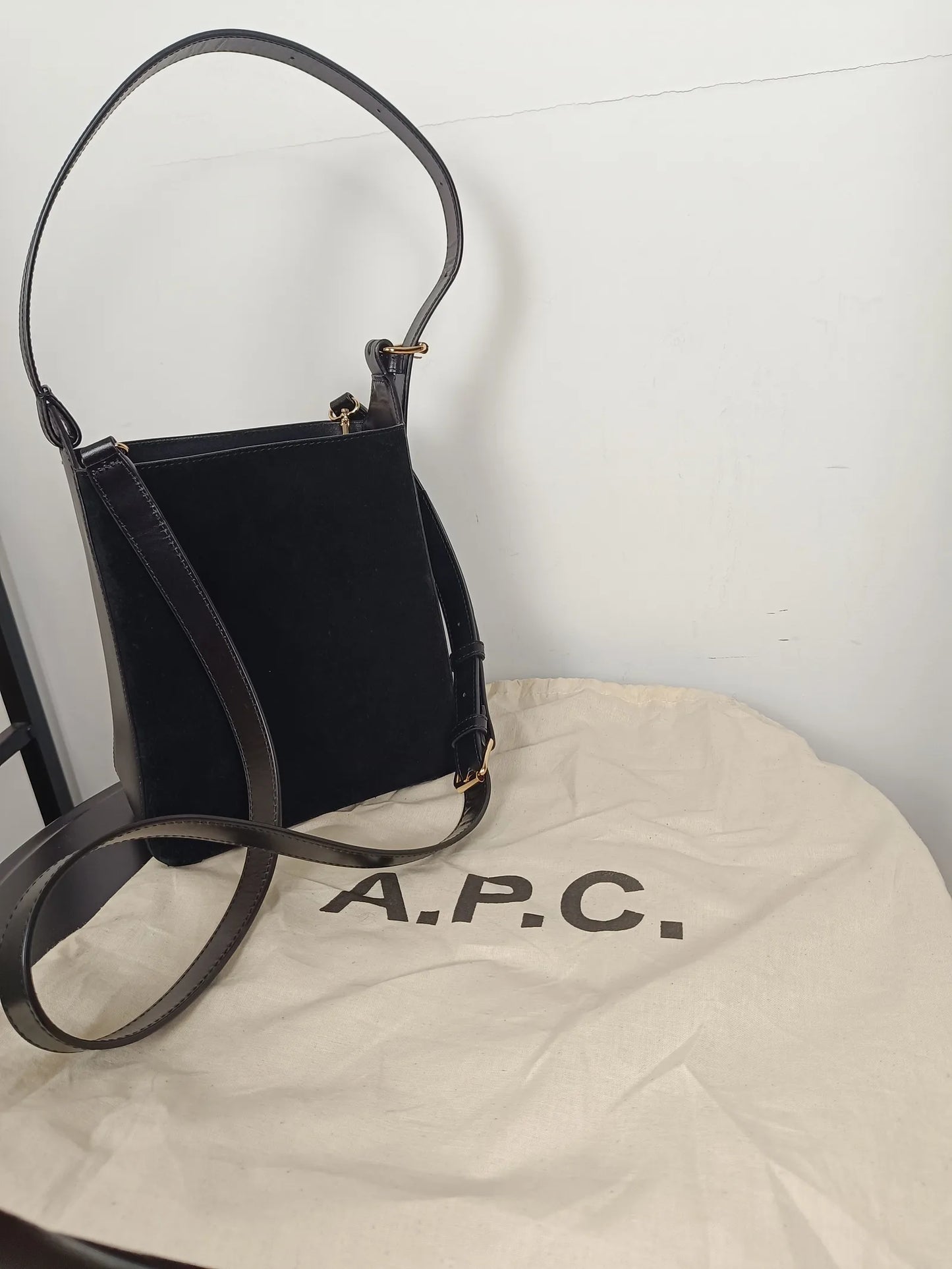 A.P.C. Virginie-axelremsväska NWOT