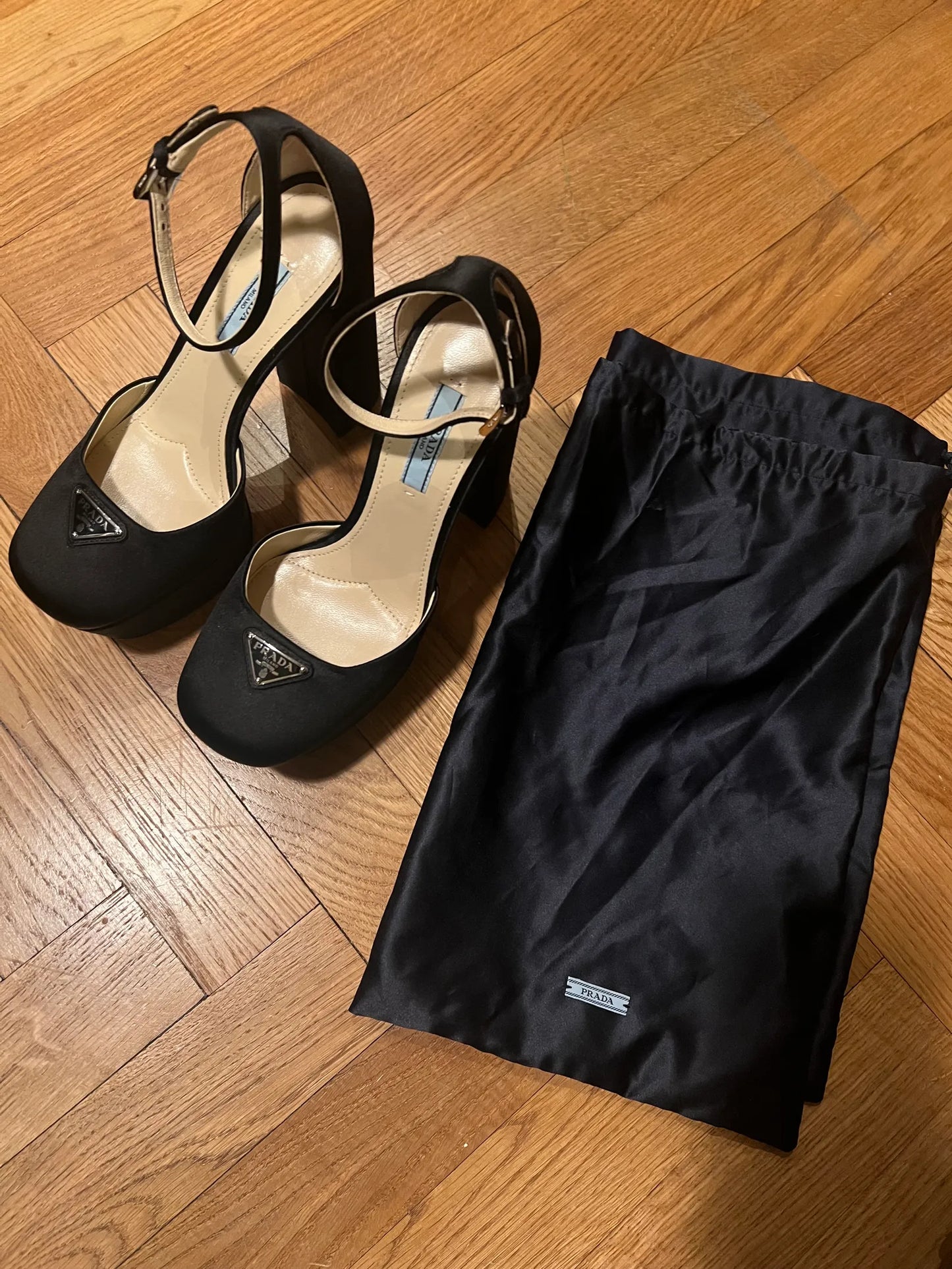 Prada Satin Platform-klackar NWOT